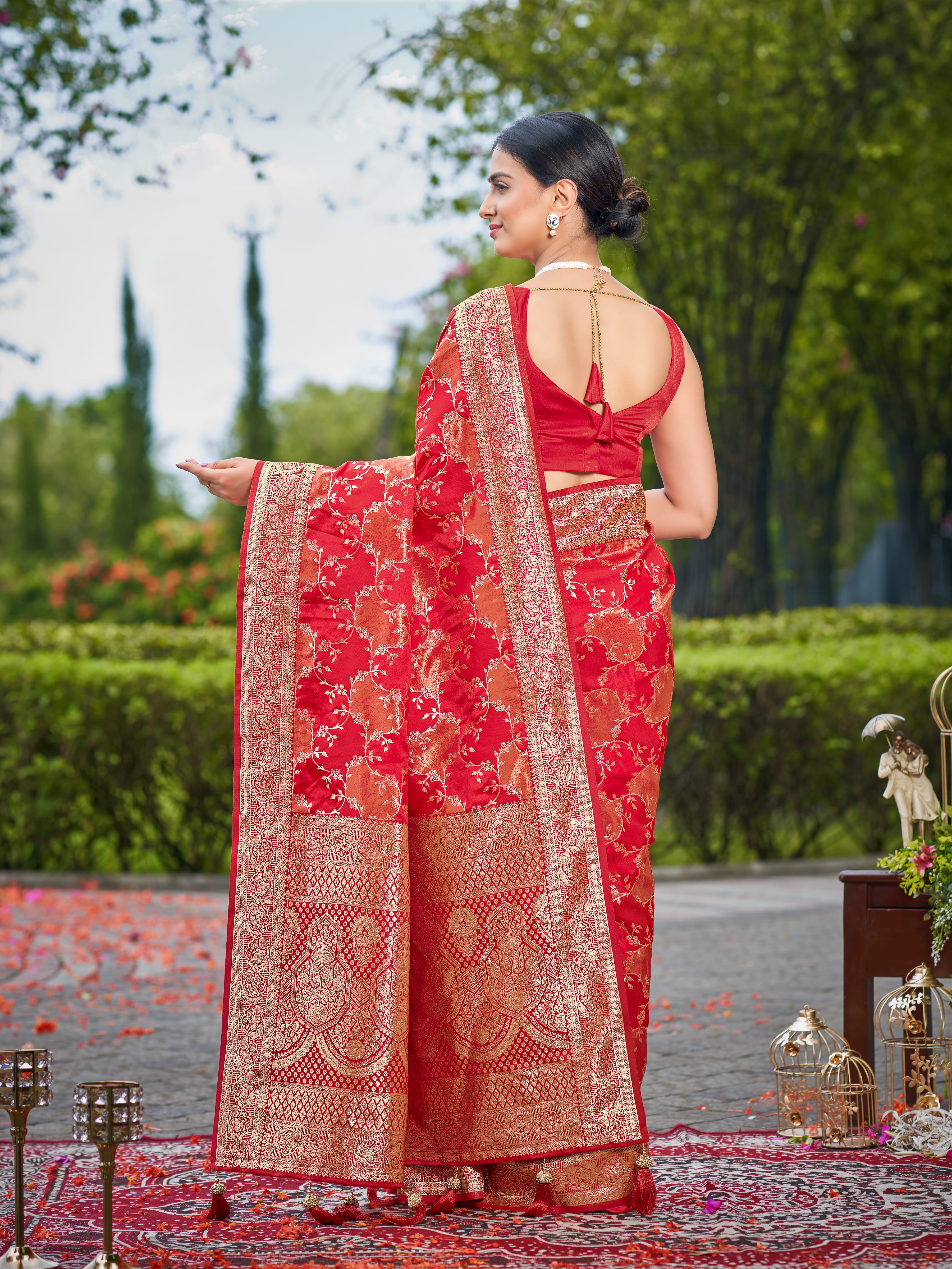 MANOHARI Banarasi Silk Blend Jacquard Work Saree - Red - Dista