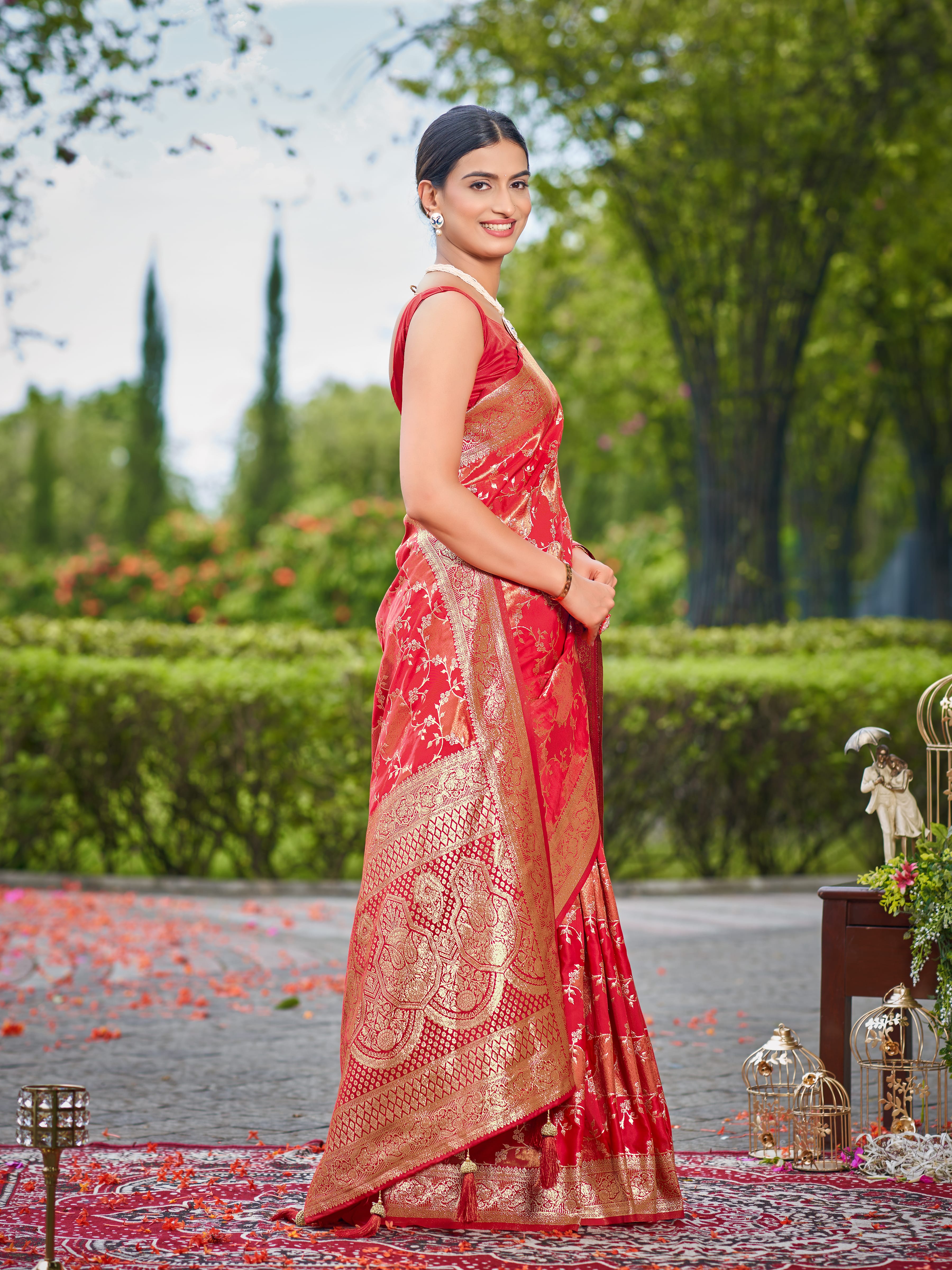 MANOHARI Banarasi Silk Blend Jacquard Work Saree - Red - Dista
