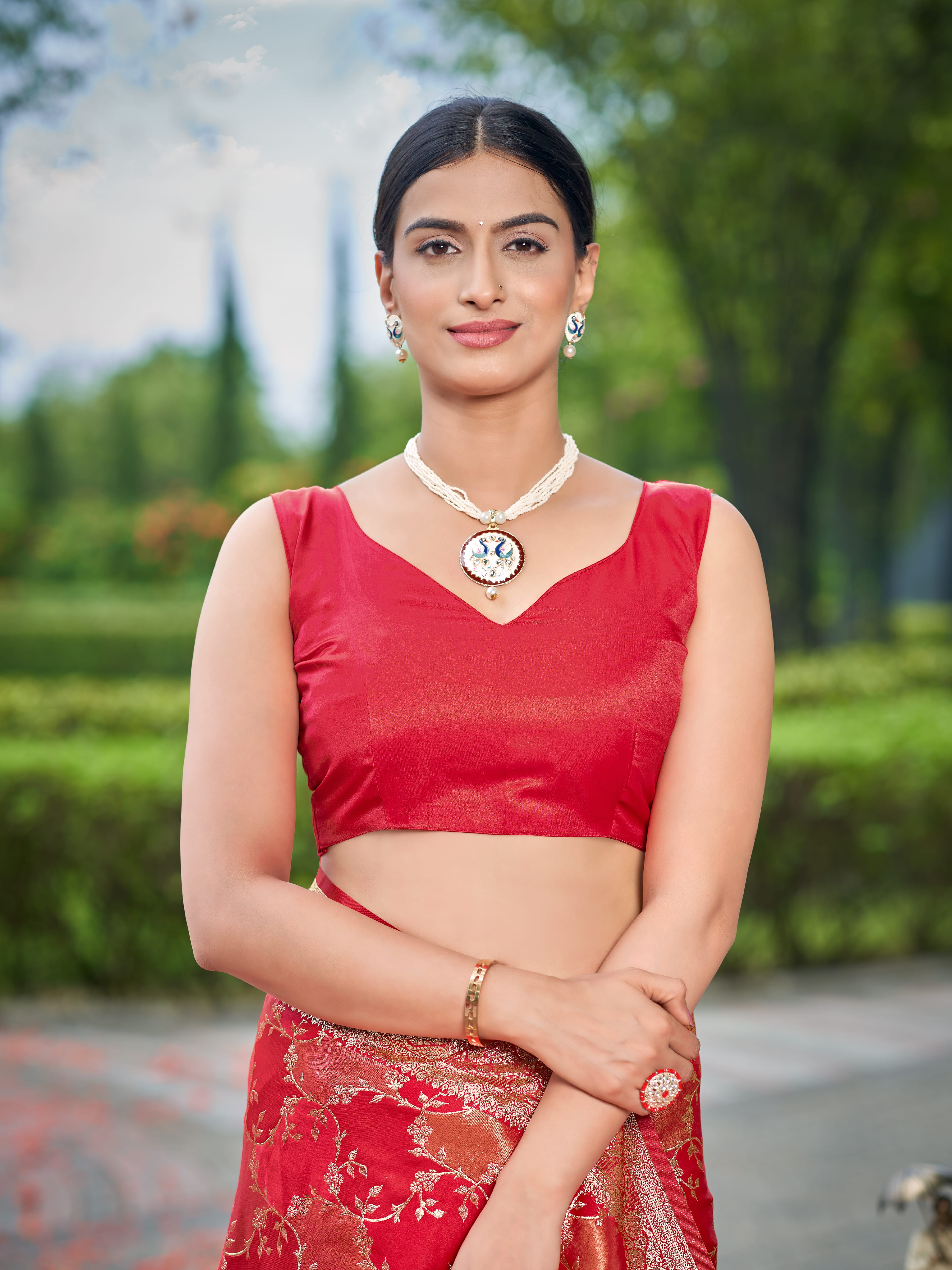 MANOHARI Banarasi Silk Blend Jacquard Work Saree - Red - Dista