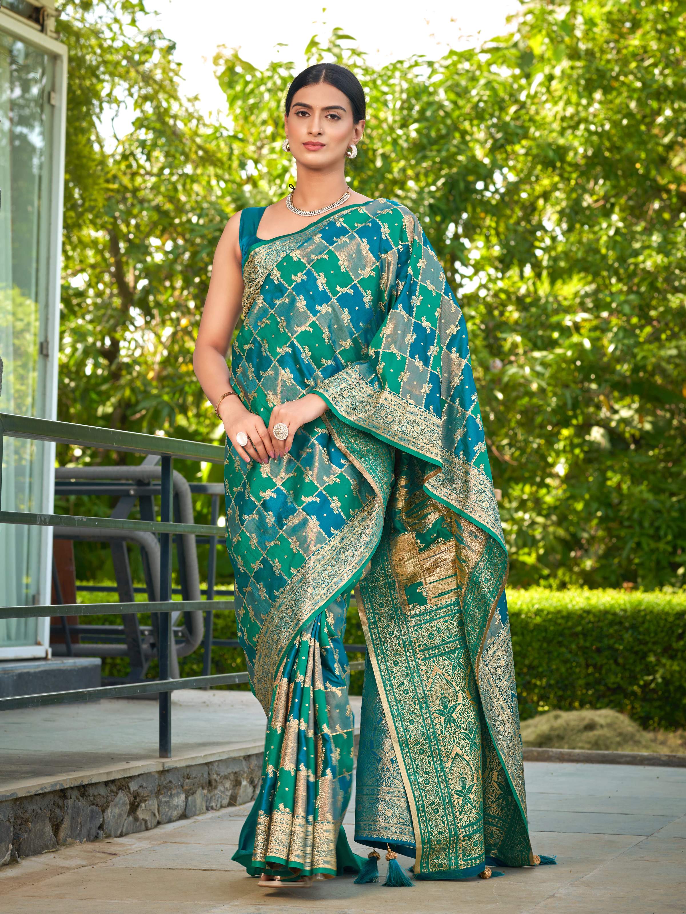 MANOHARI Banarasi Silk Blend Jacquard Work Saree - Turquoise - Dista