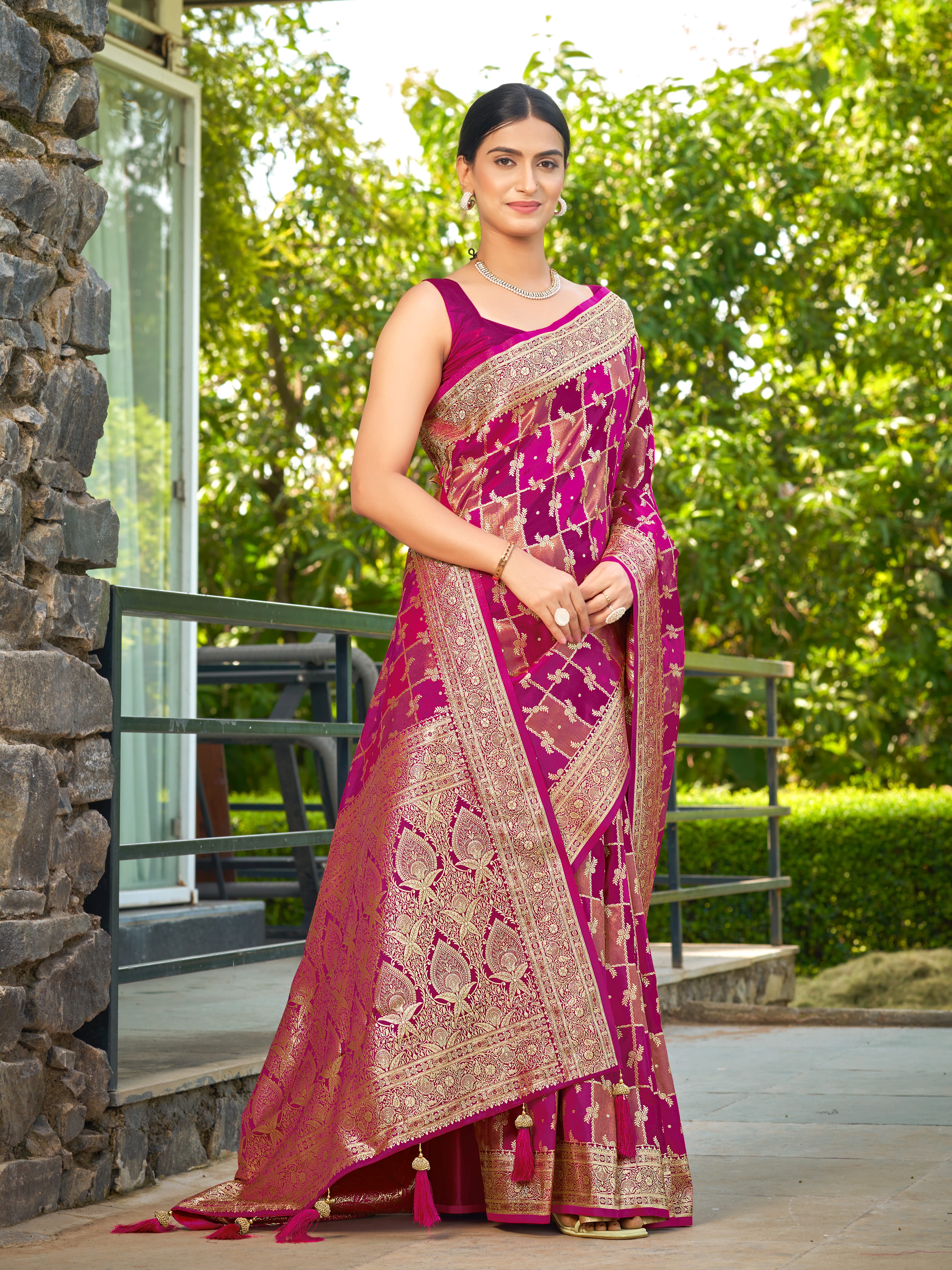 MANOHARI Banarasi Silk Blend Jacquard Work Saree - Pink - Dista