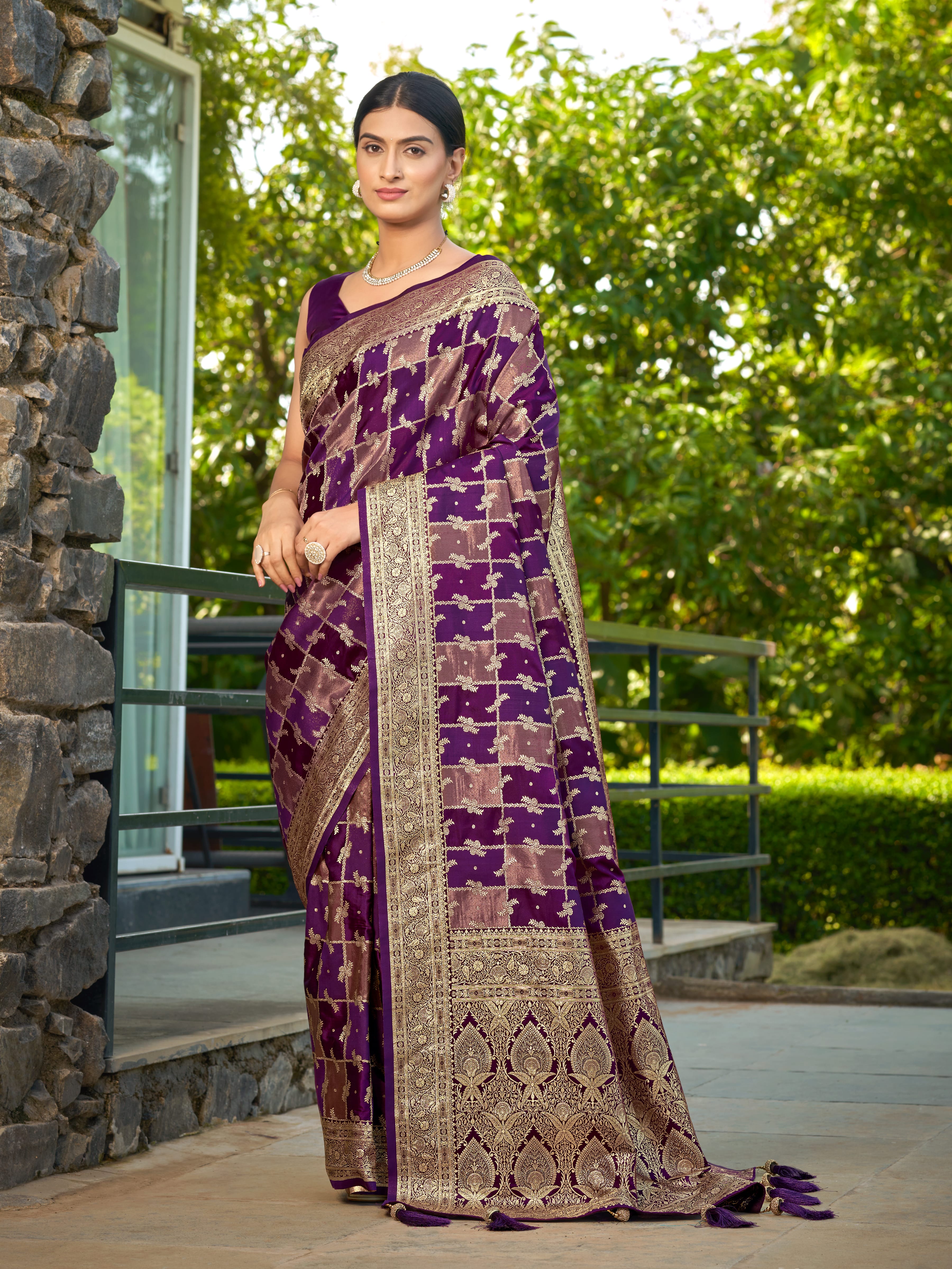 MANOHARI Banarasi Silk Blend Jacquard Work Saree - Purple - Dista