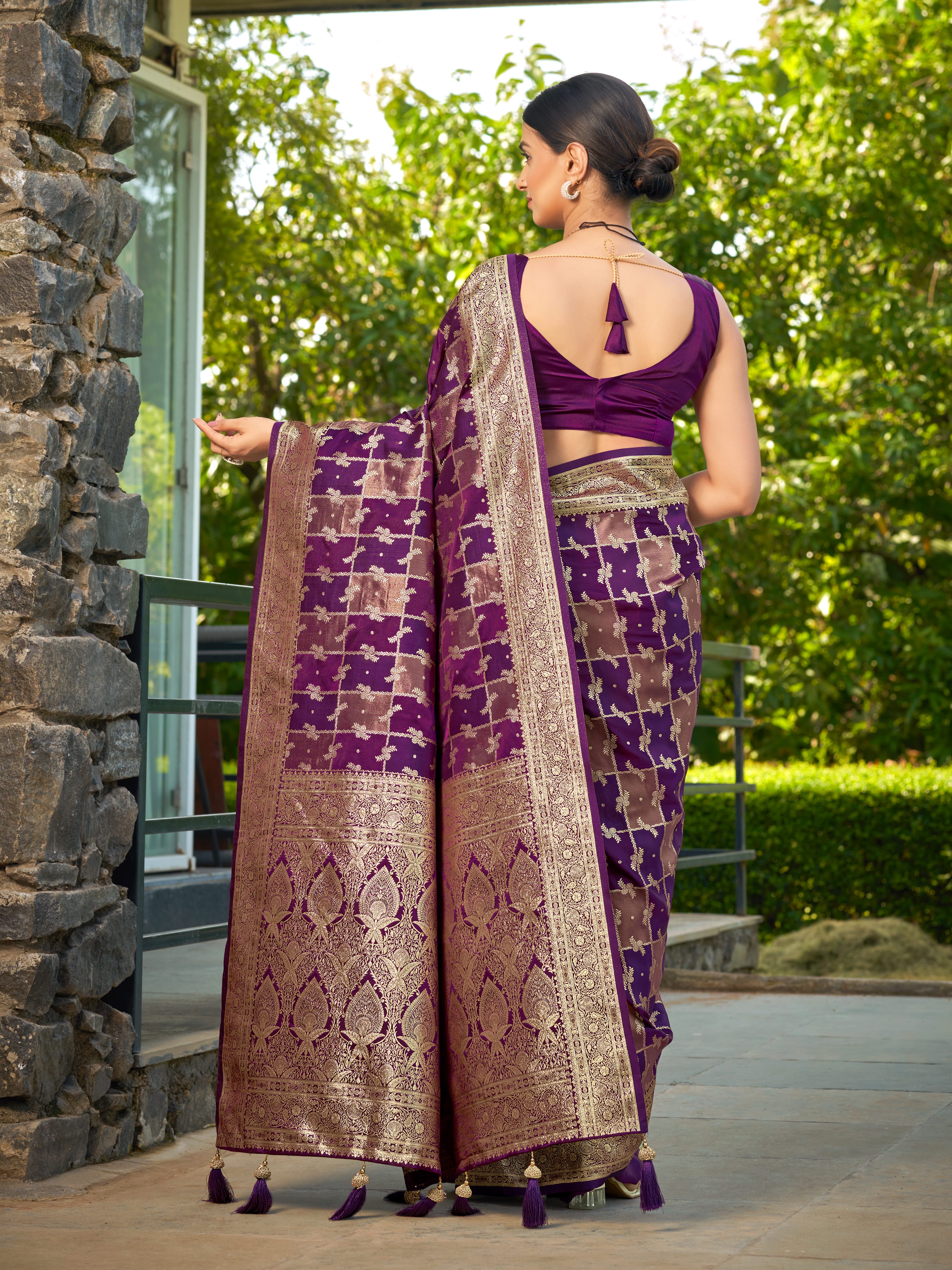 MANOHARI Banarasi Silk Blend Jacquard Work Saree - Purple - Dista