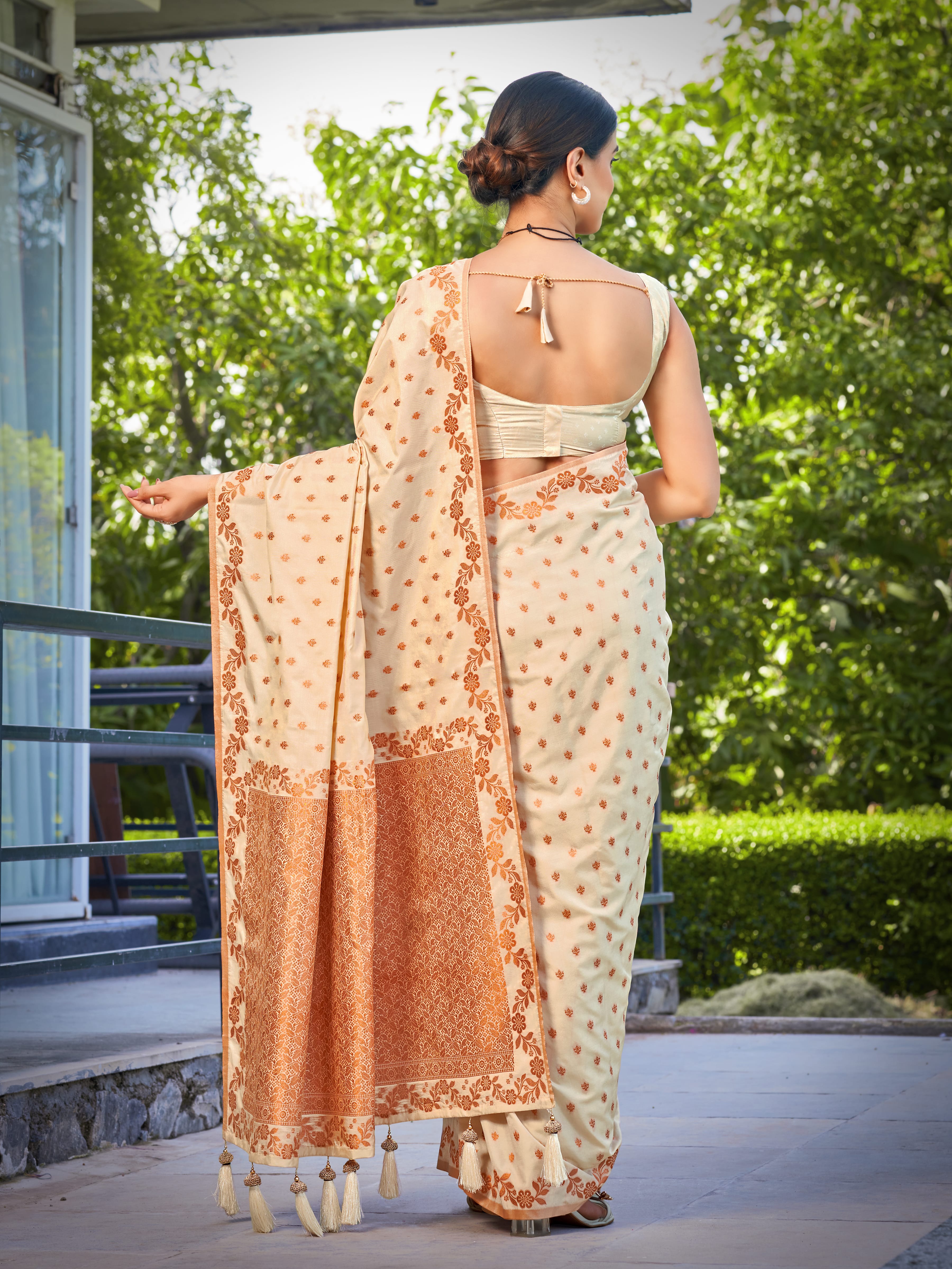 MANOHARI Banarasi Silk Blend Jacquard Work Saree - Beige - Dista