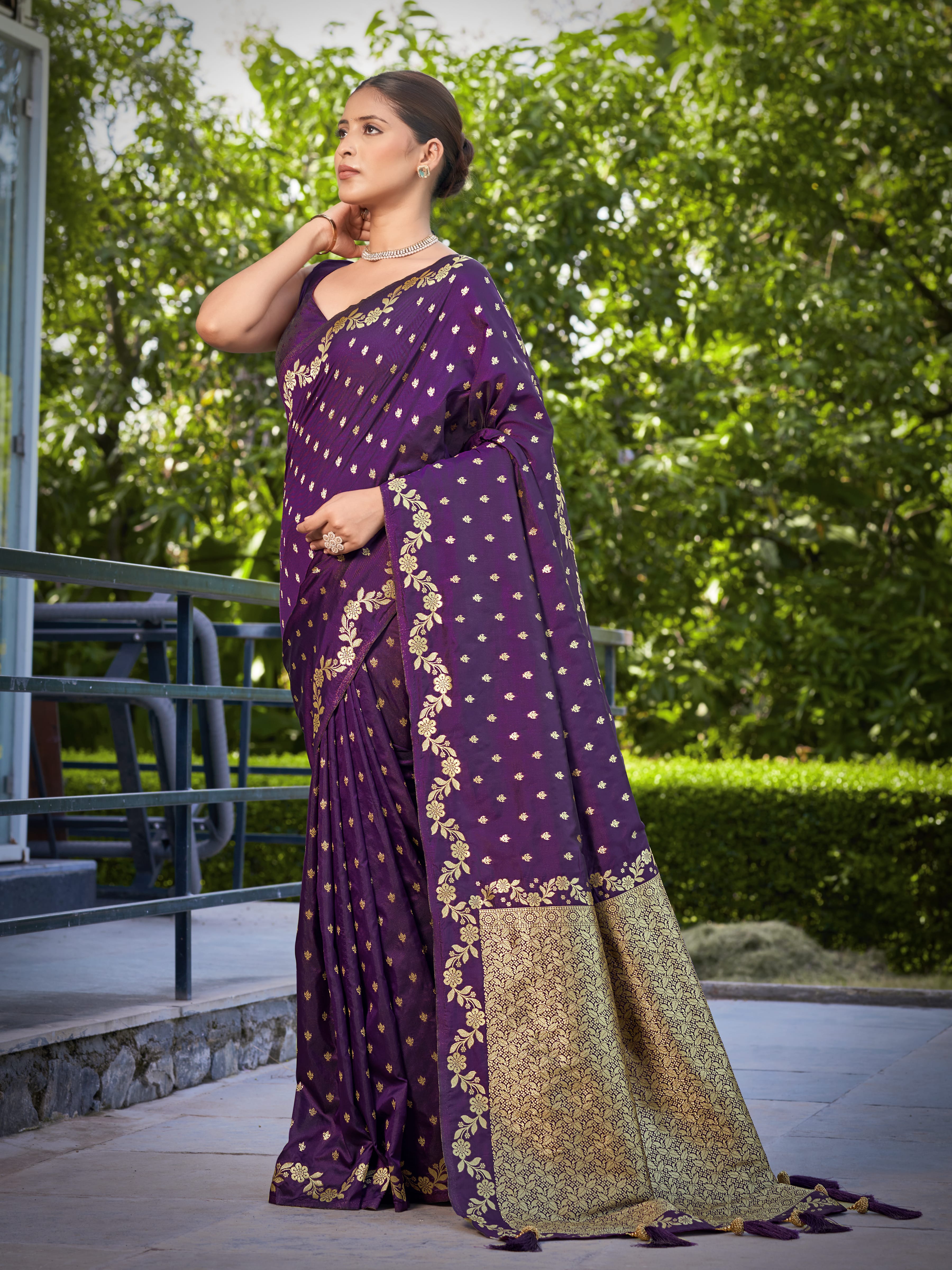 MANOHARI Banarasi Silk Blend Jacquard Work Saree - Purple - Dista