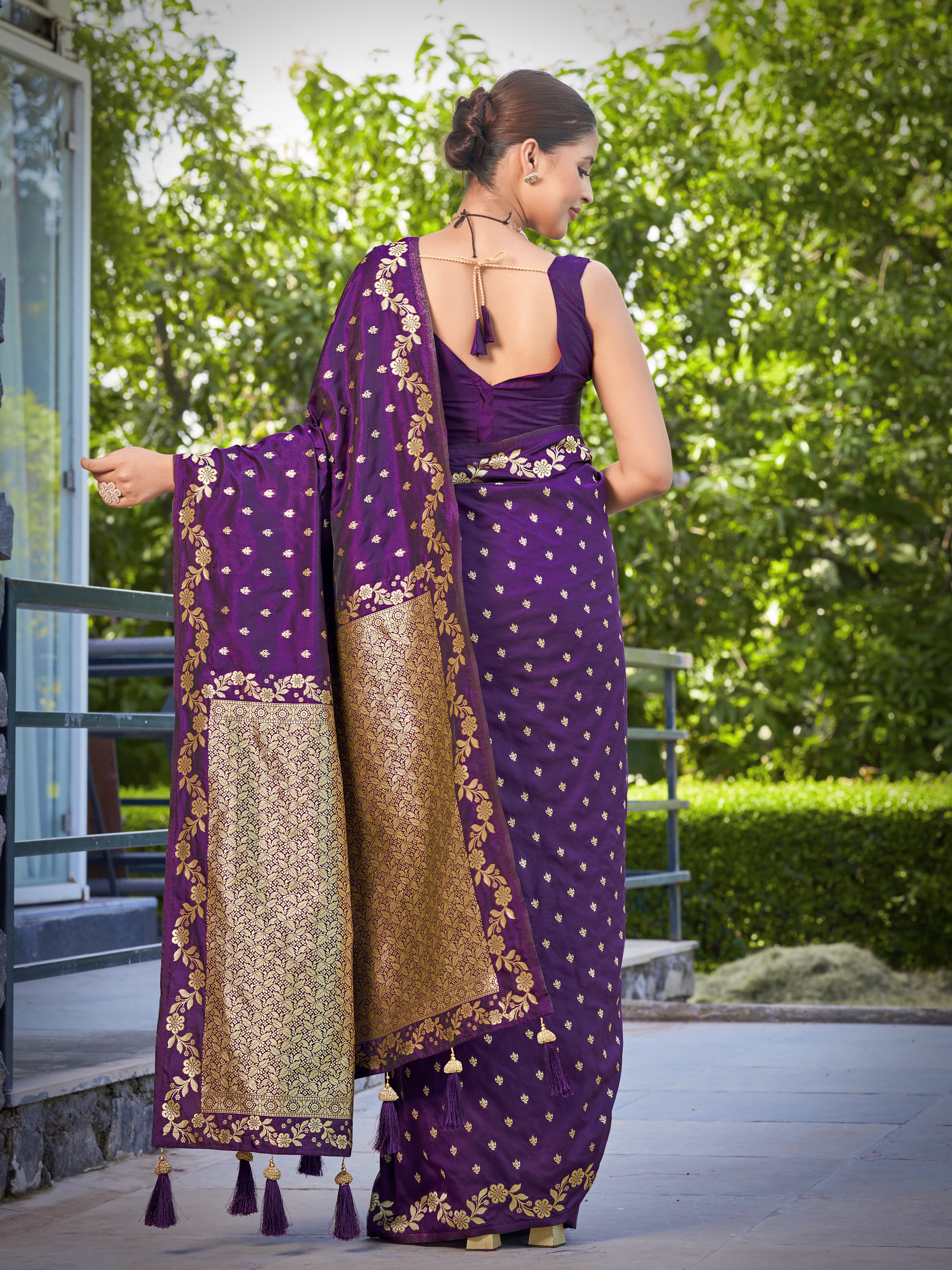MANOHARI Banarasi Silk Blend Jacquard Work Saree - Purple - Dista