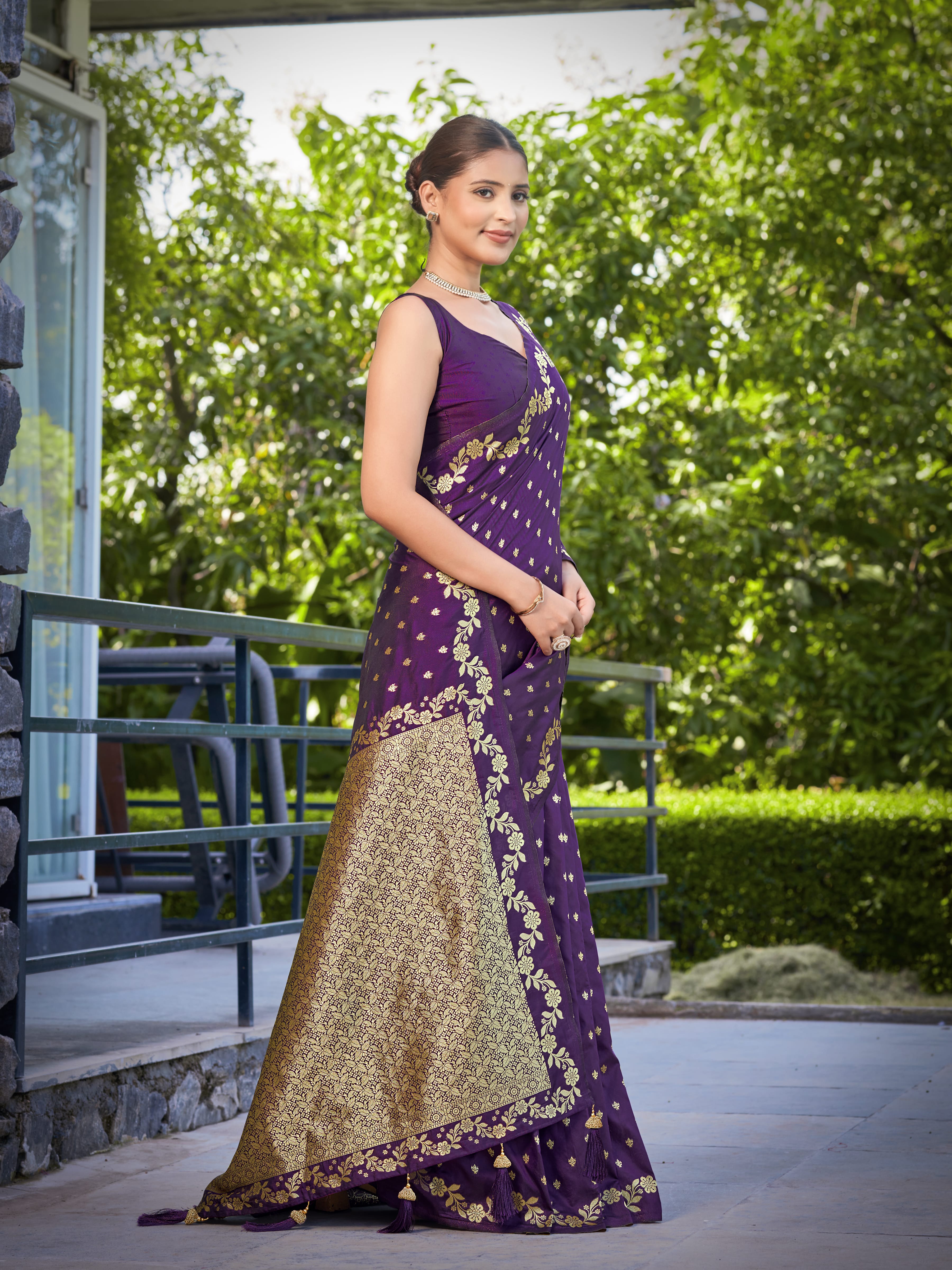 MANOHARI Banarasi Silk Blend Jacquard Work Saree - Purple - Dista