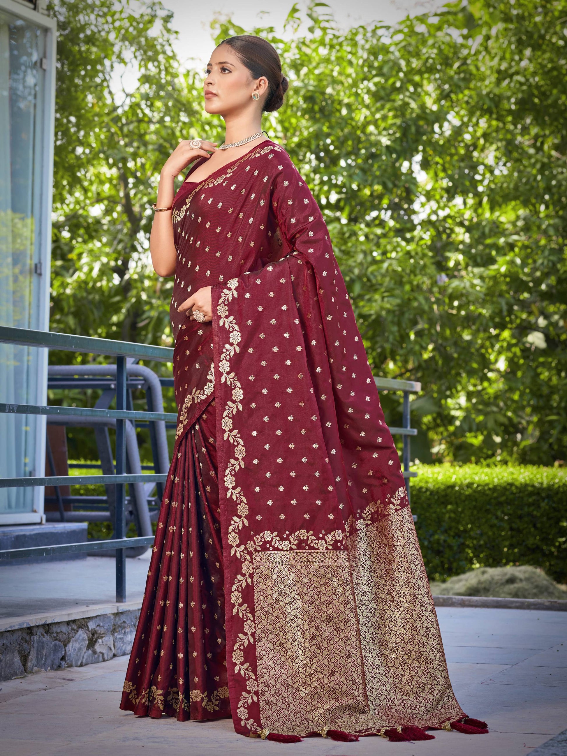 MANOHARI Banarasi Silk Blend Jacquard Work Saree - Red - Dista