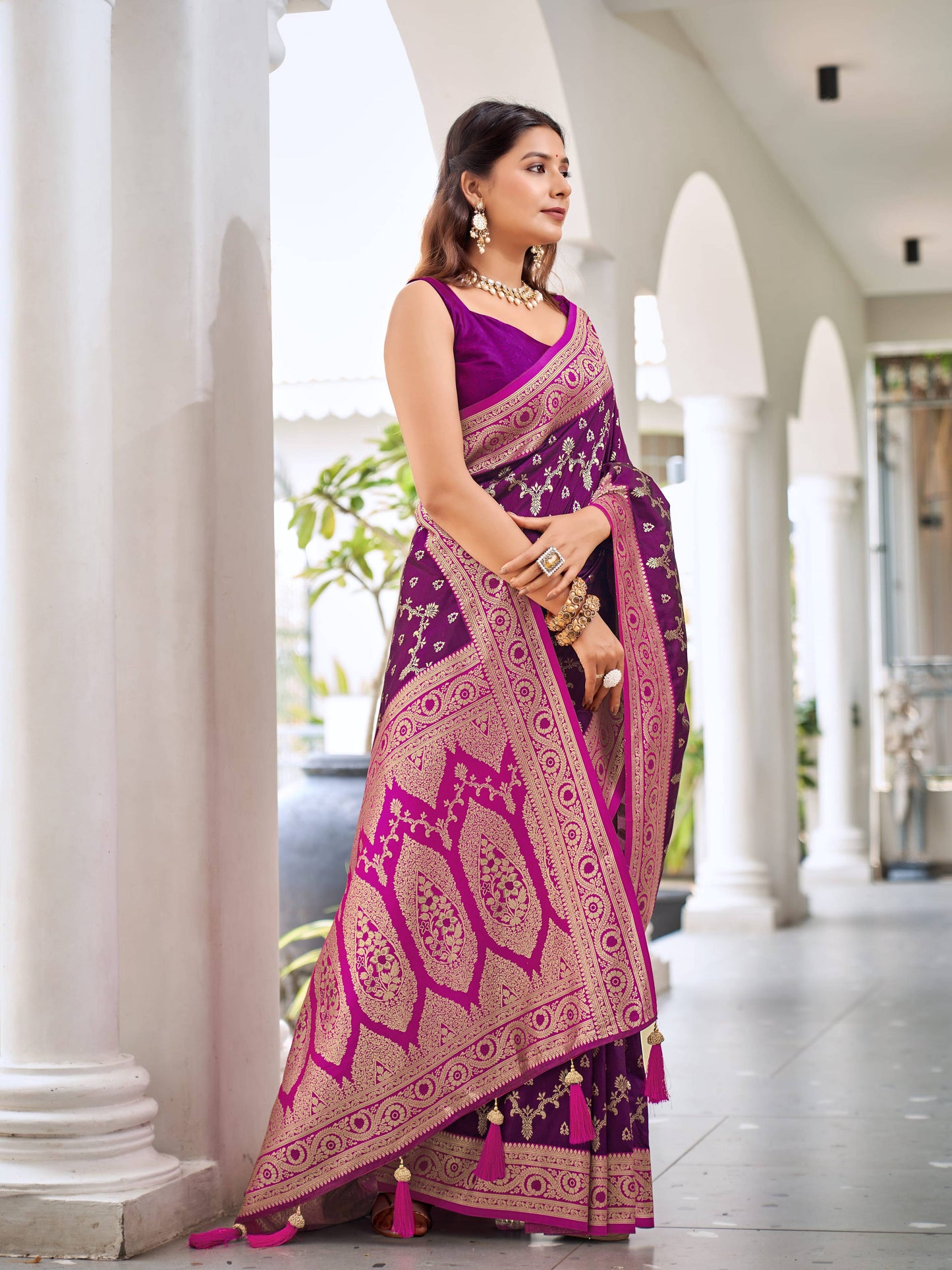 MANOHARI Banarasi Silk Blend Jacquard Work Saree - Purple - Dista