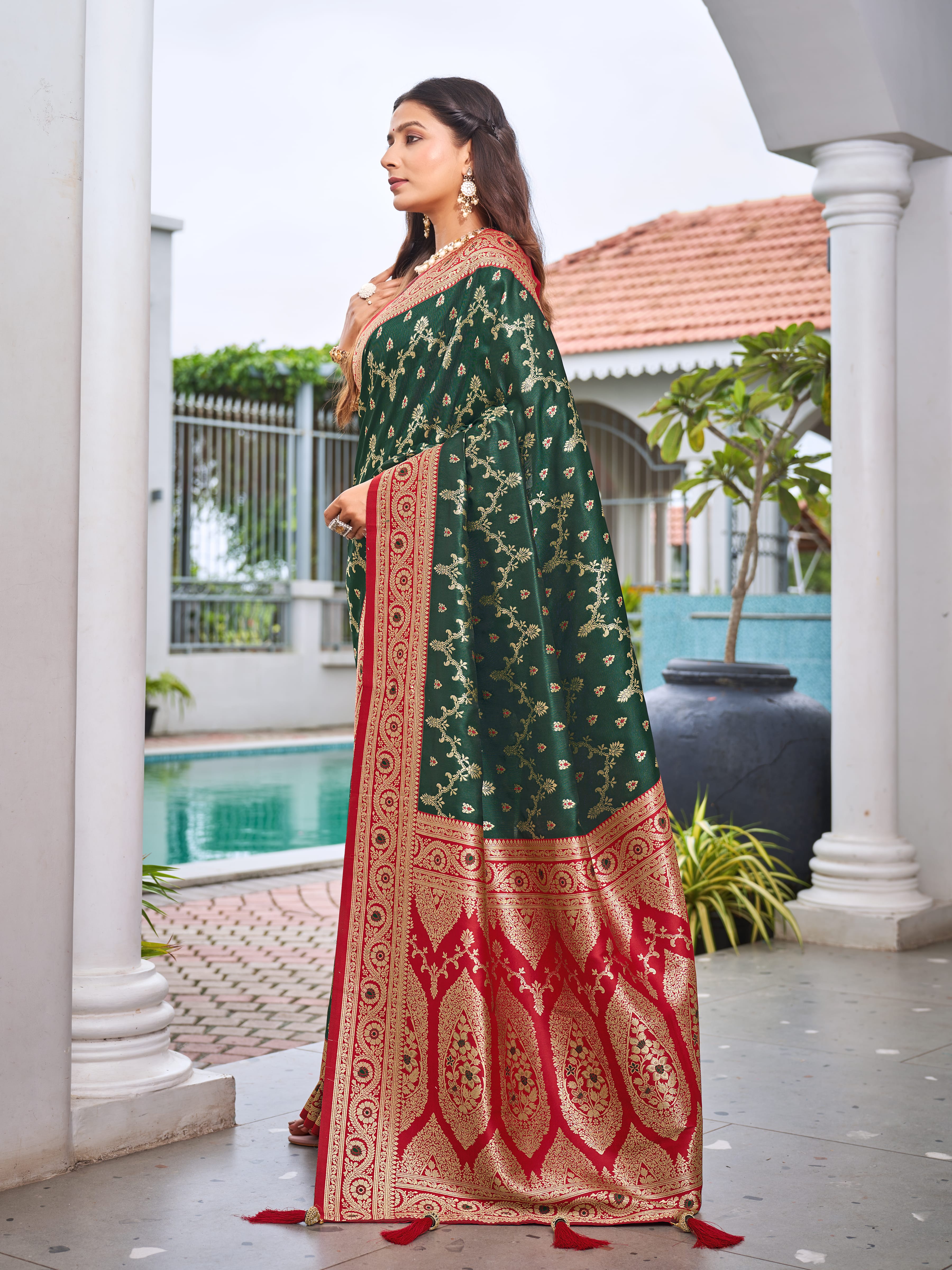 MANOHARI Banarasi Silk Blend Jacquard Work Saree - Green - Dista