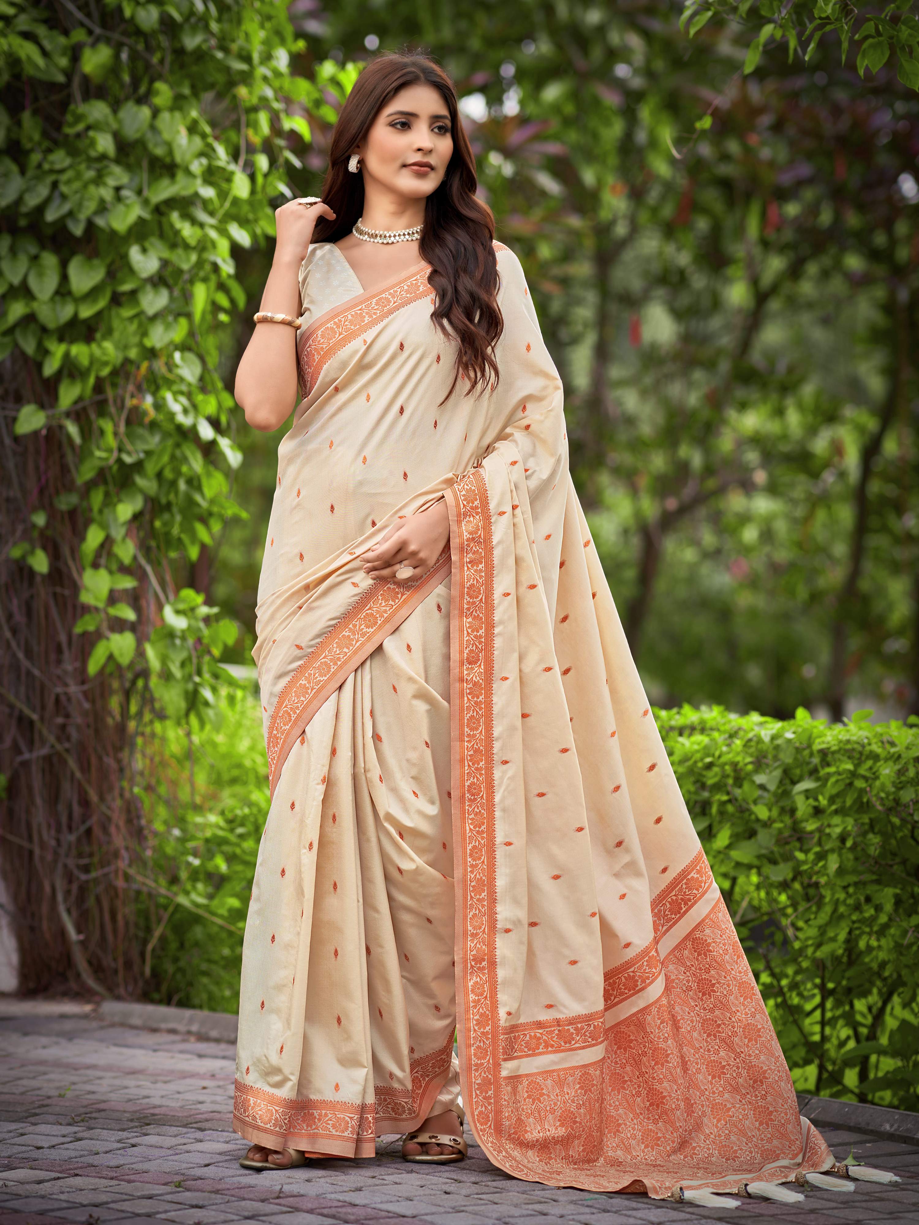 MANOHARI Banarasi Silk Blend Jacquard Work Saree - Beige - Dista