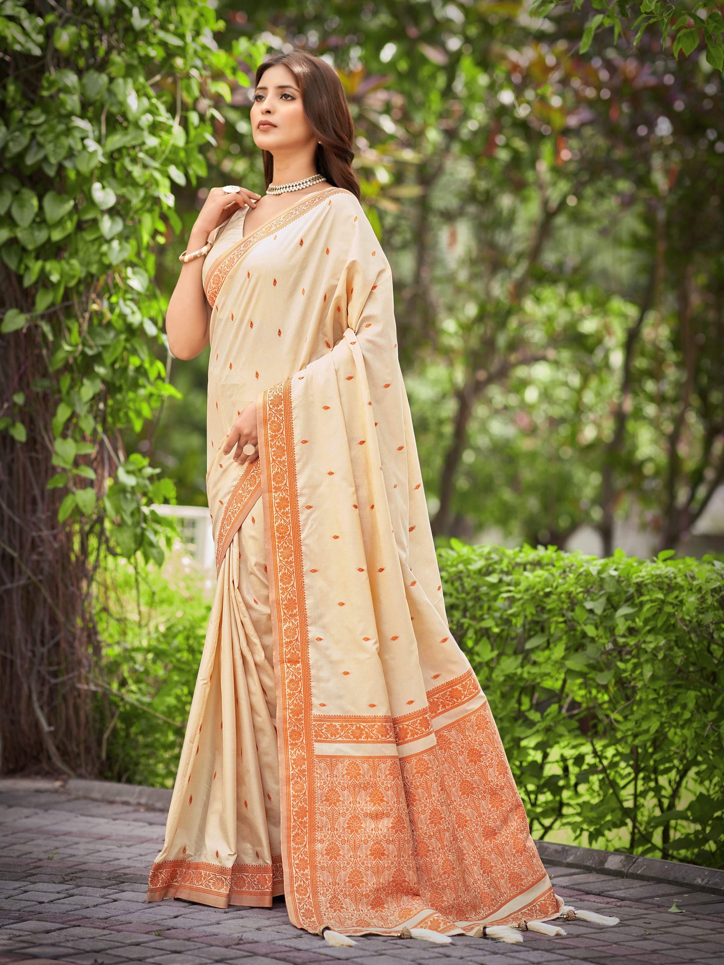 MANOHARI Banarasi Silk Blend Jacquard Work Saree - Beige - Dista