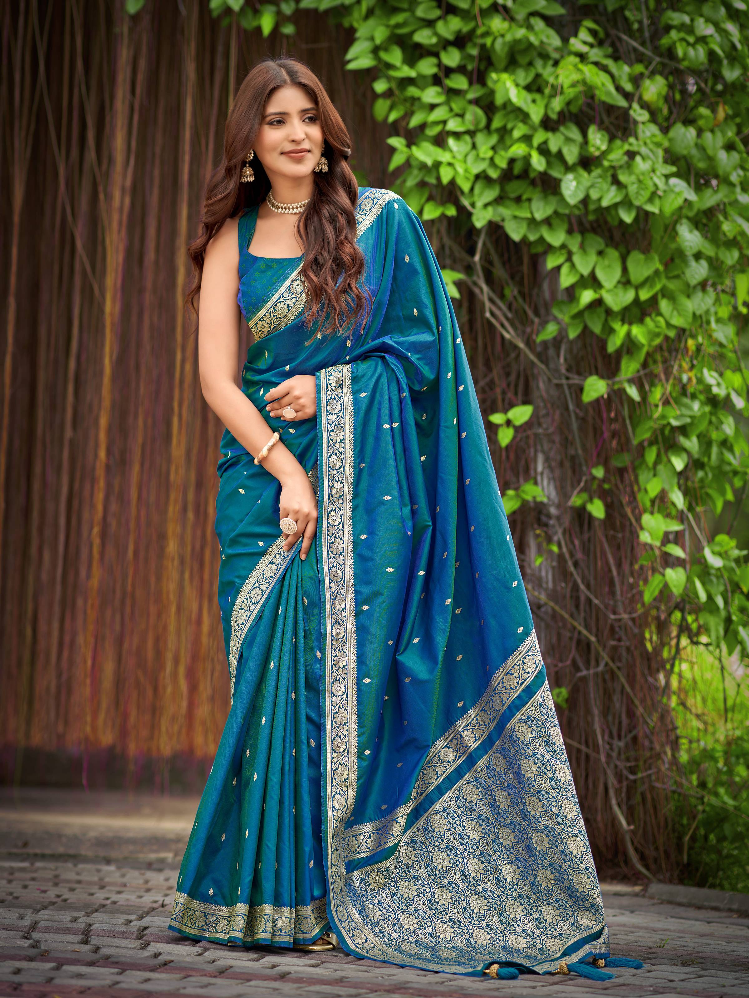 MANOHARI Banarasi Silk Blend Jacquard Work Saree - Blue - Dista