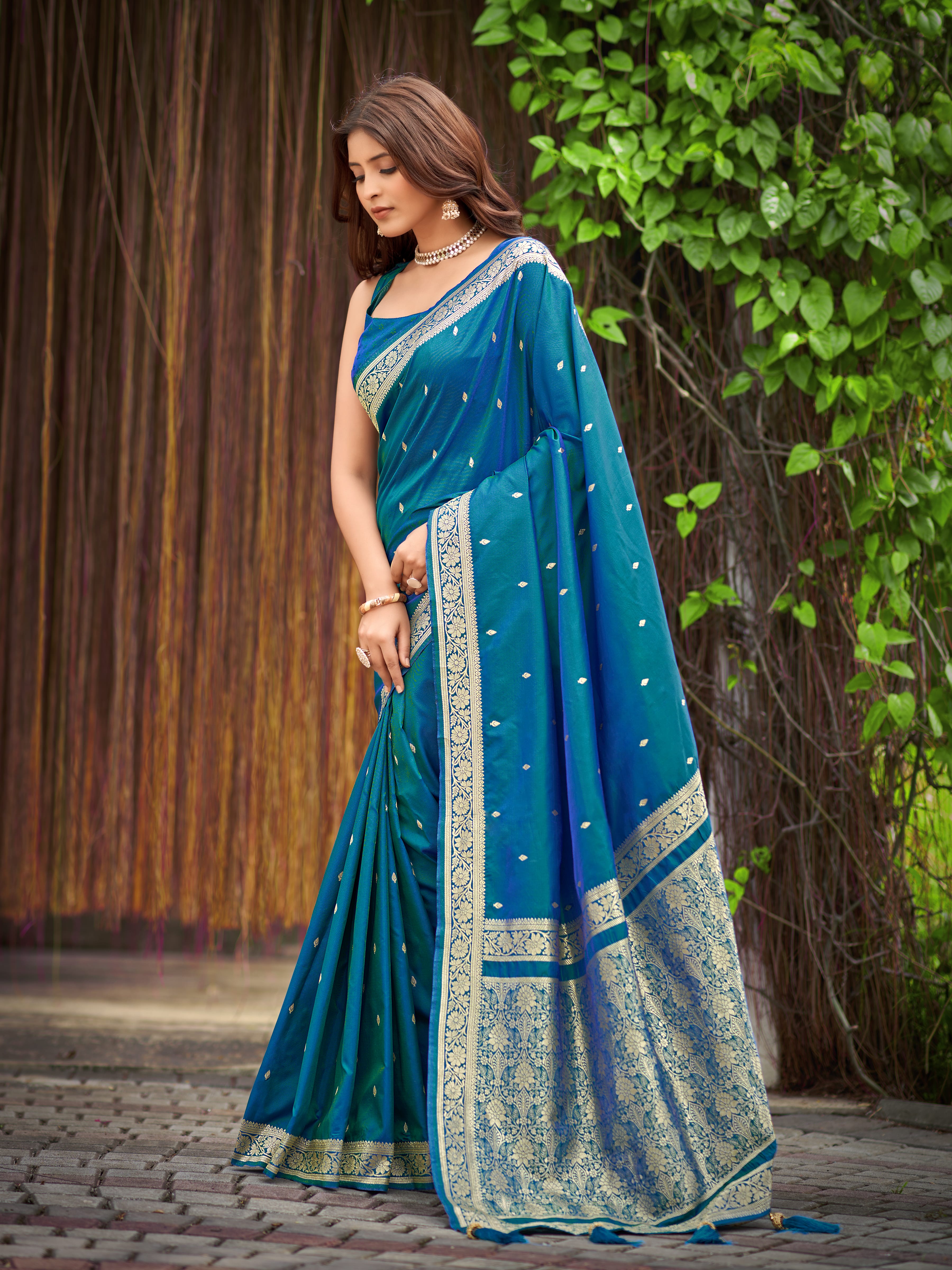 MANOHARI Banarasi Silk Blend Jacquard Work Saree - Blue - Dista