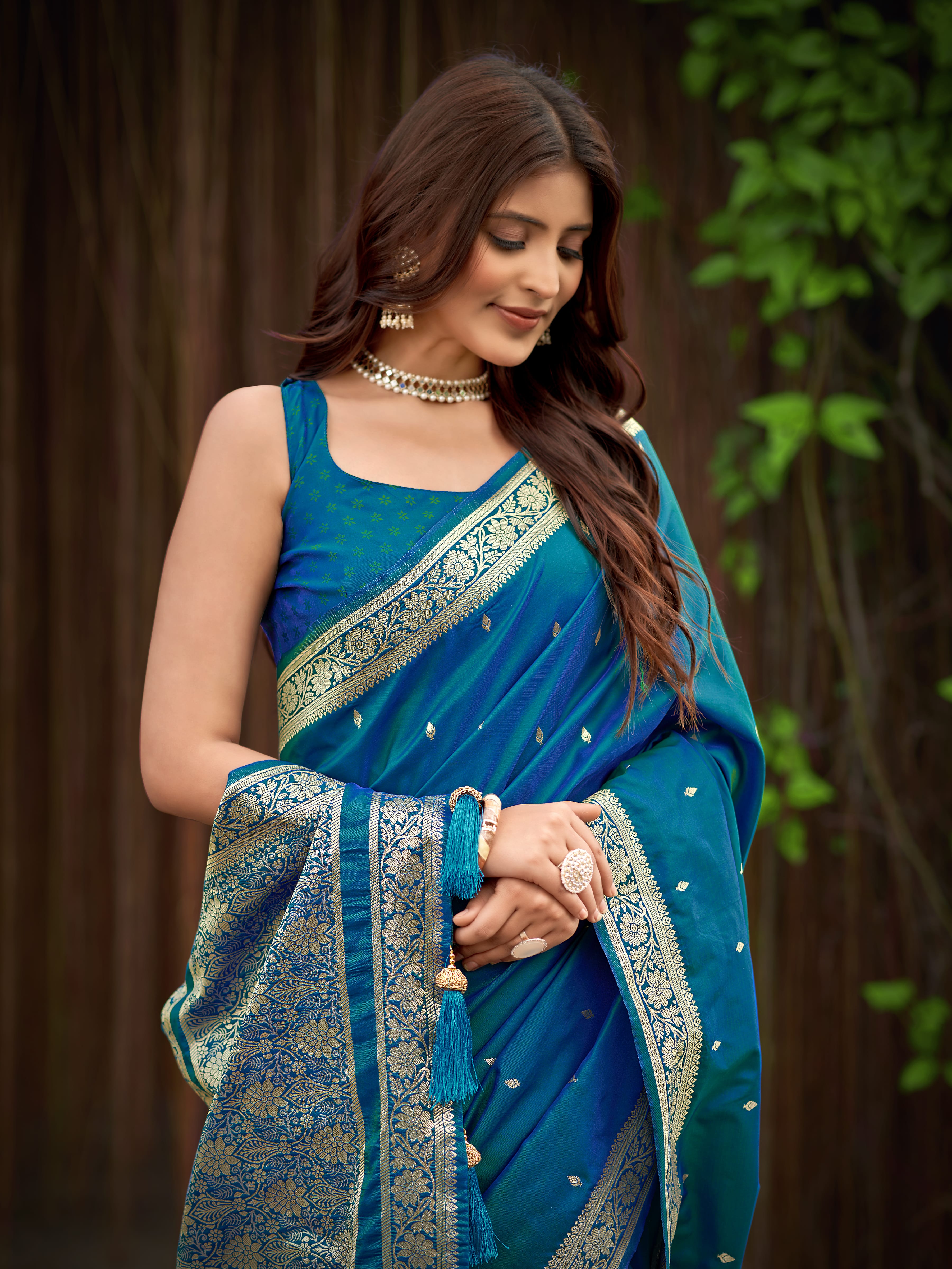 MANOHARI Banarasi Silk Blend Jacquard Work Saree - Blue - Dista