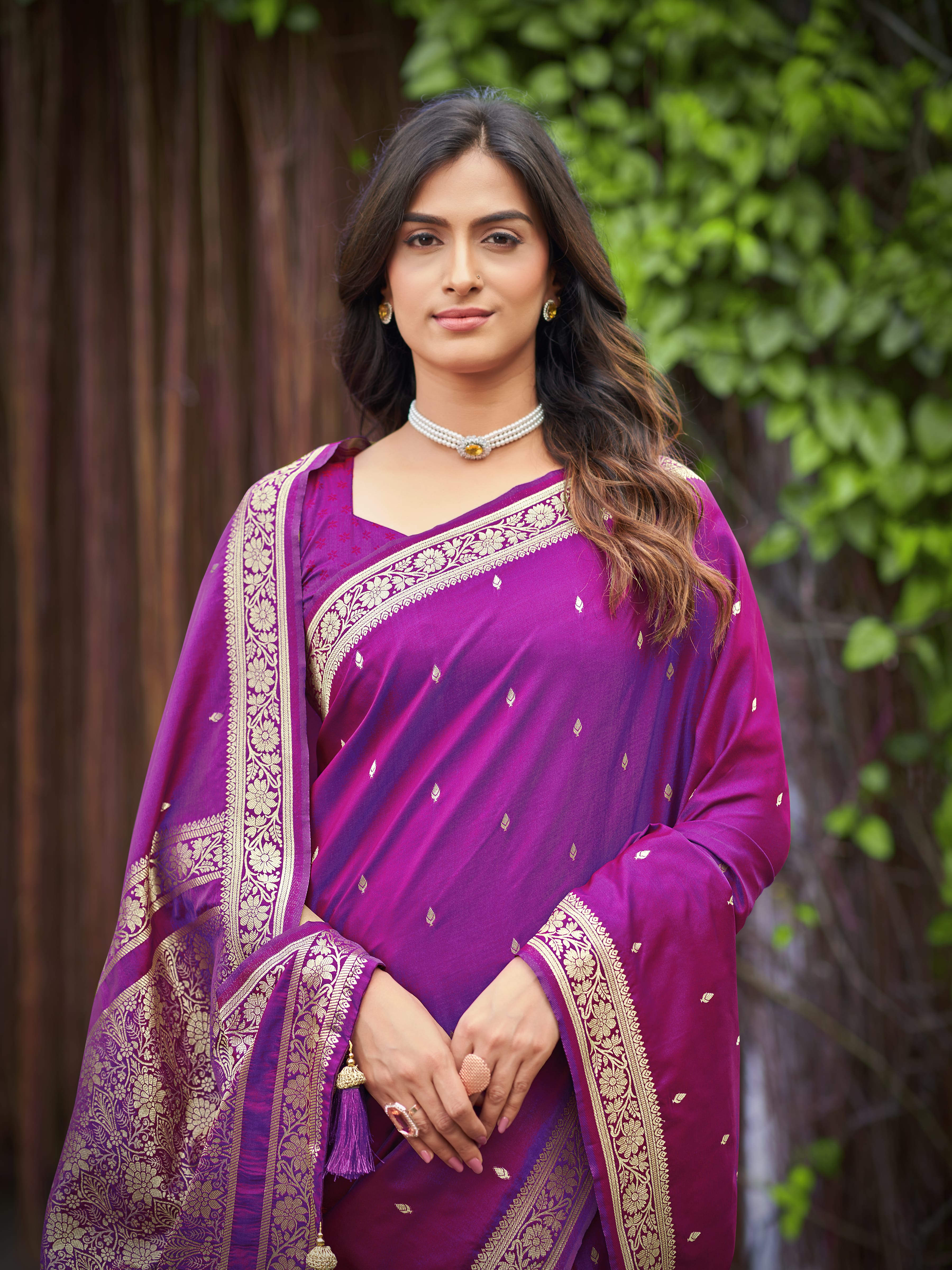 MANOHARI Banarasi Silk Blend Jacquard Work Saree - Purple - Dista
