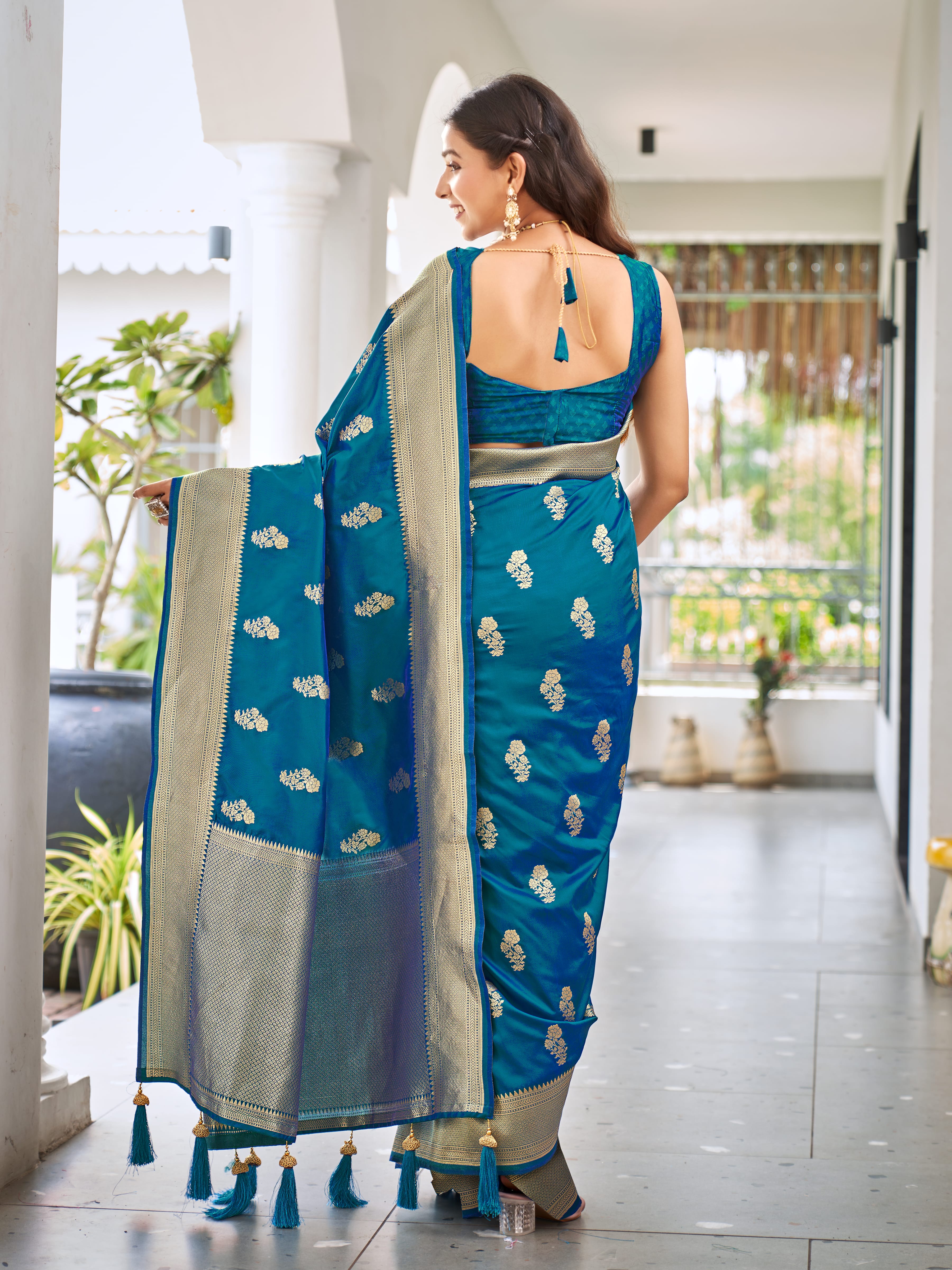MANOHARI Banarasi Silk Blend Jacquard Work Saree - Blue - Dista