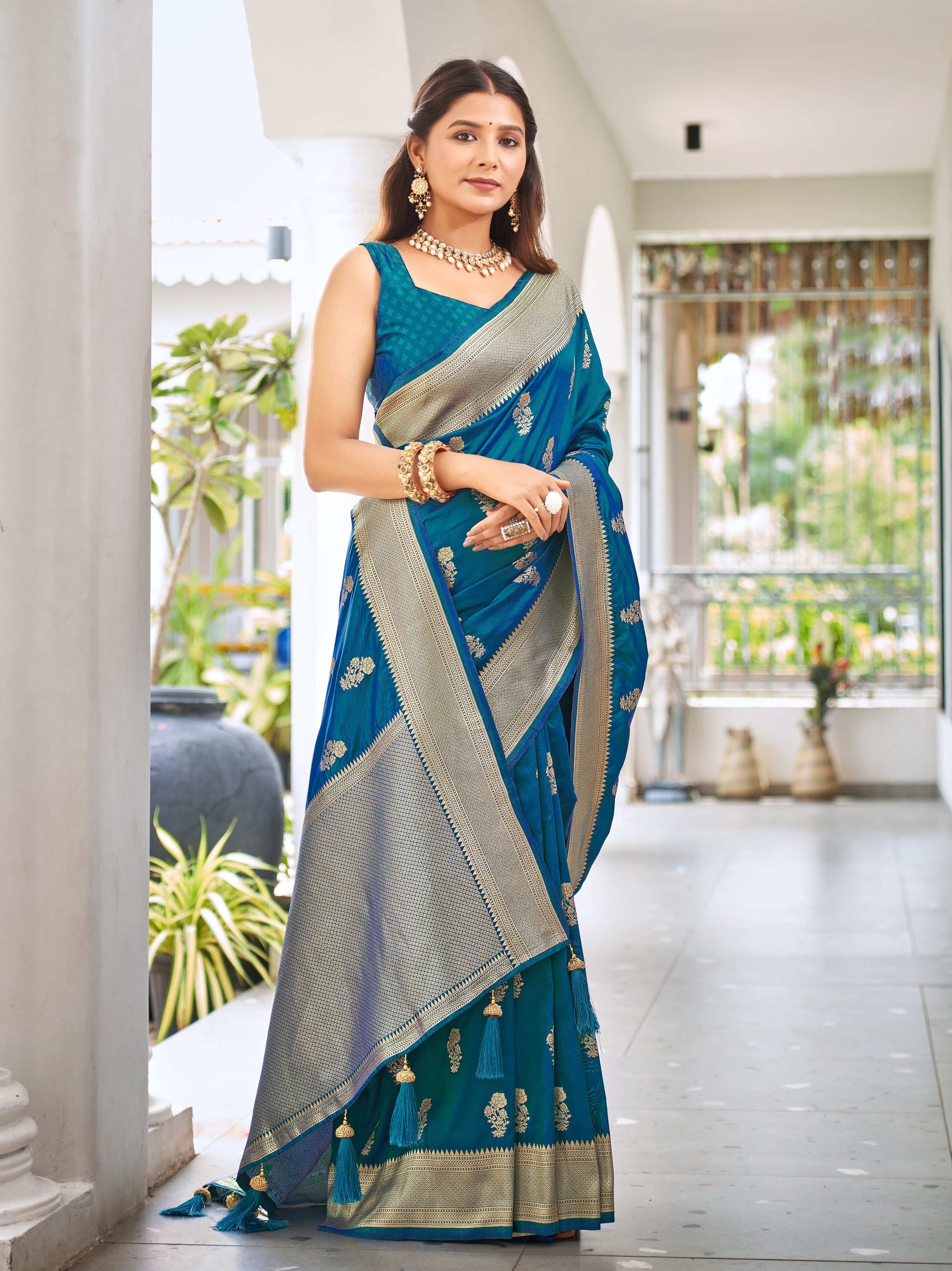 MANOHARI Banarasi Silk Blend Jacquard Work Saree - Blue - Dista