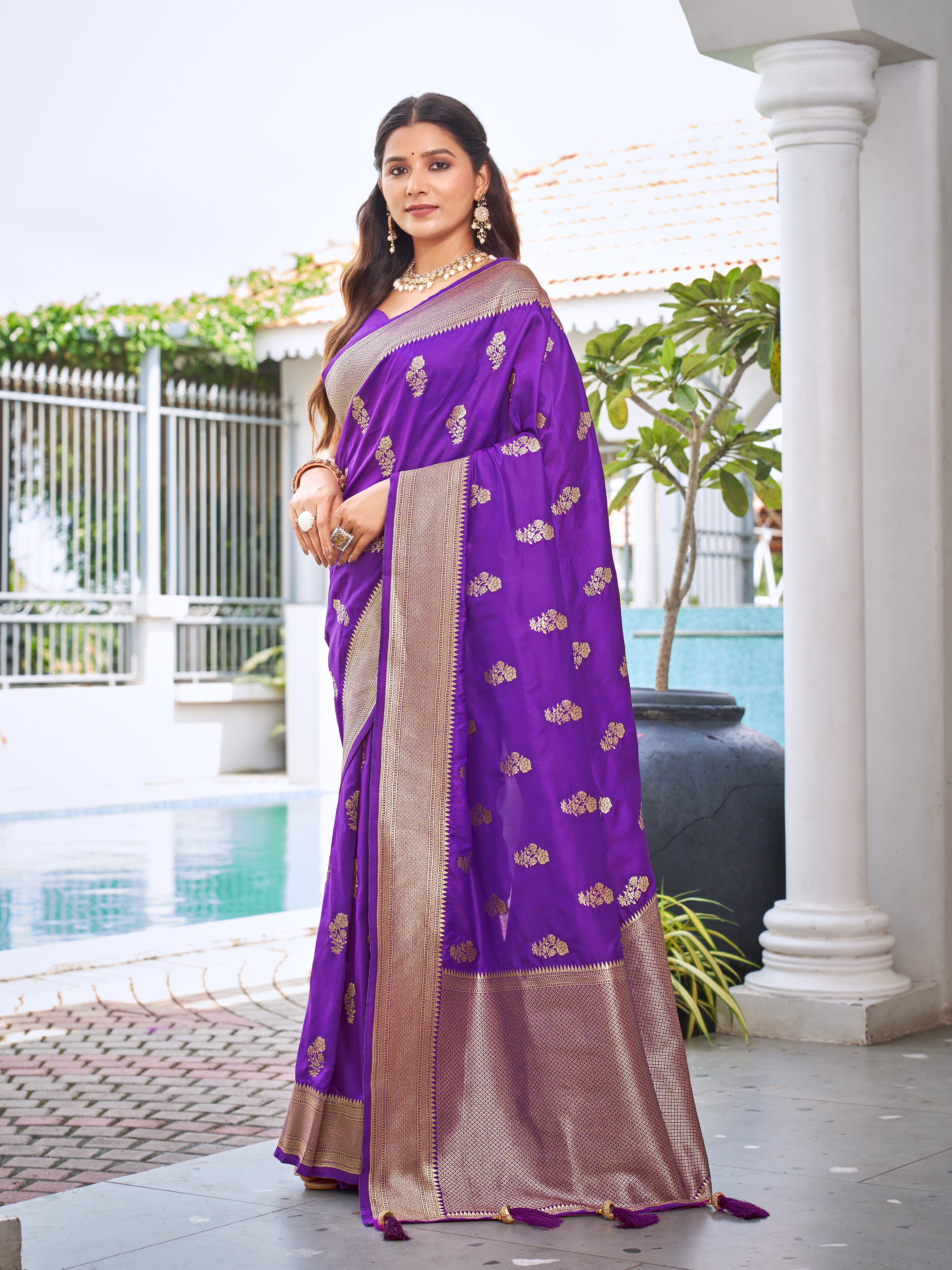 MANOHARI Banarasi Silk Blend Jacquard Work Saree - Purple - Dista