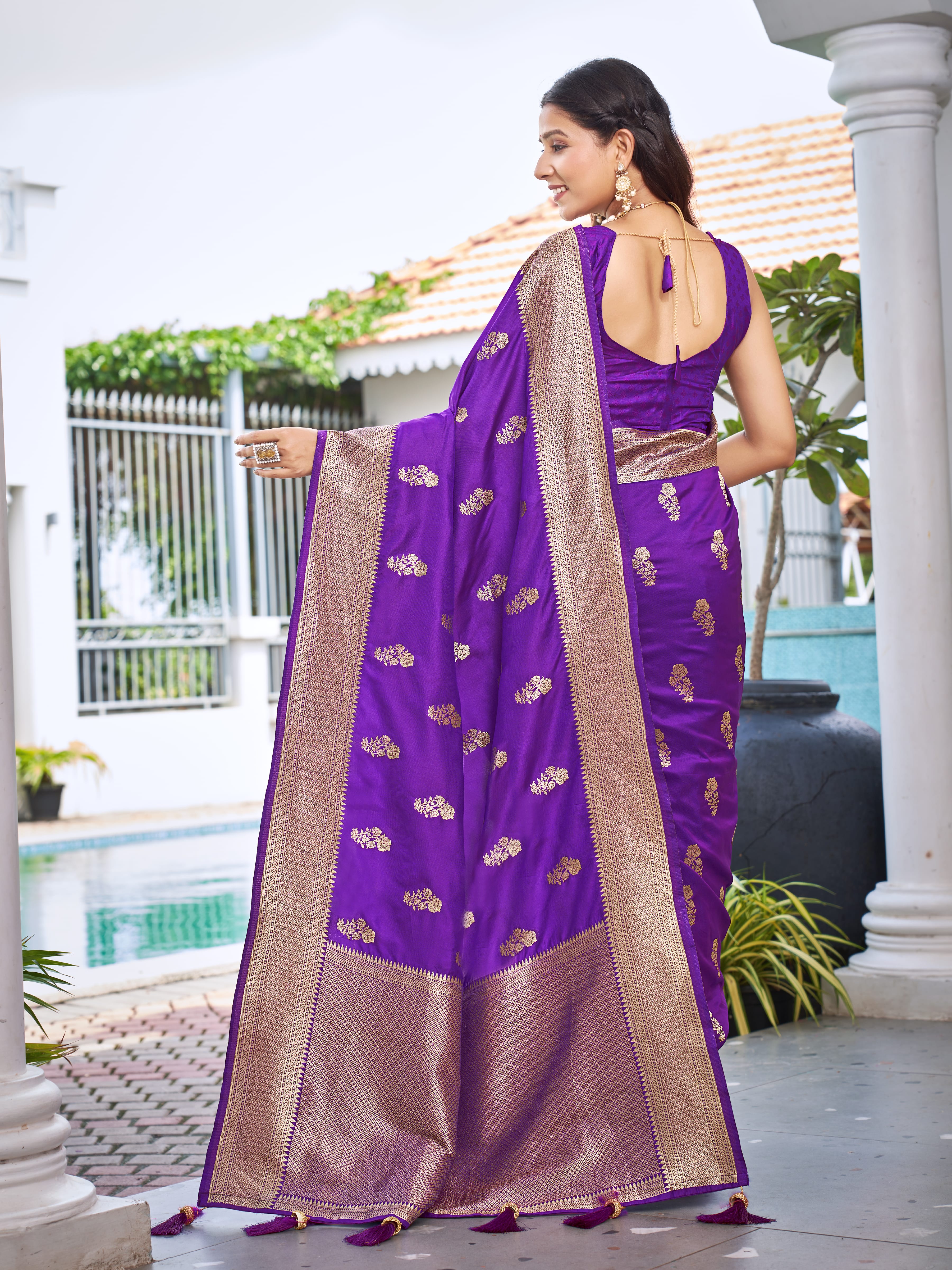 MANOHARI Banarasi Silk Blend Jacquard Work Saree - Purple - Dista