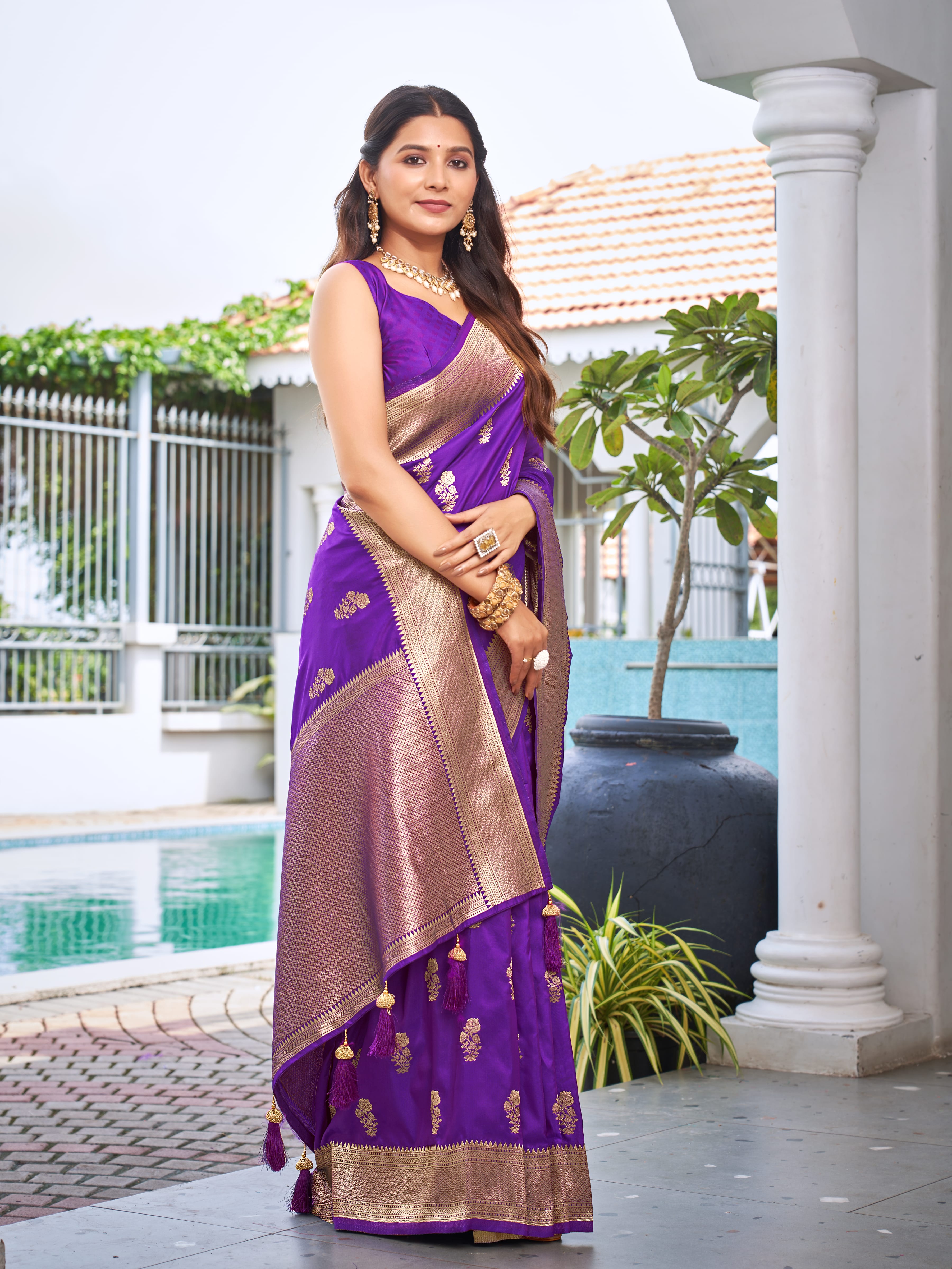 MANOHARI Banarasi Silk Blend Jacquard Work Saree - Purple - Dista