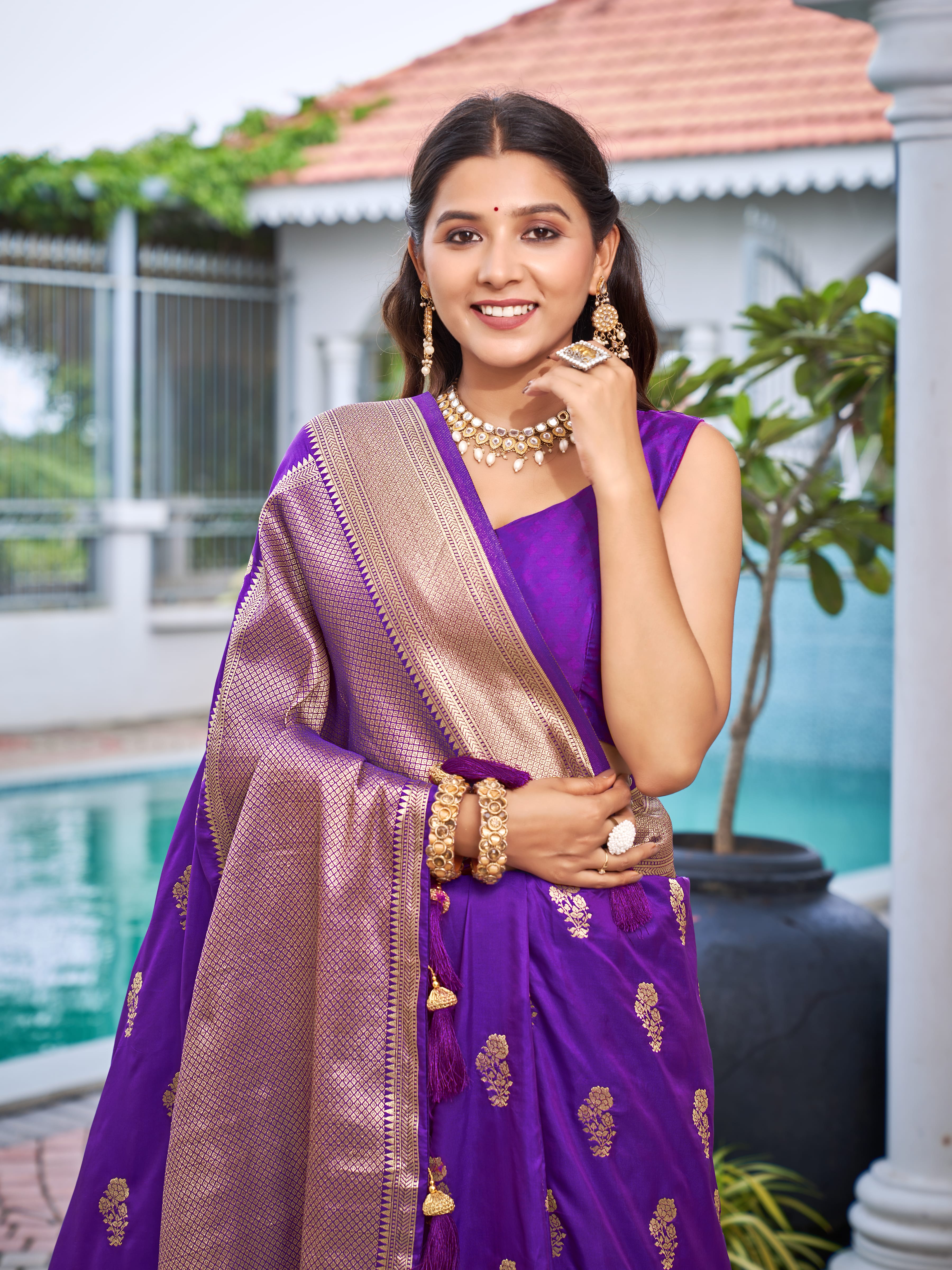 MANOHARI Banarasi Silk Blend Jacquard Work Saree - Purple - Dista