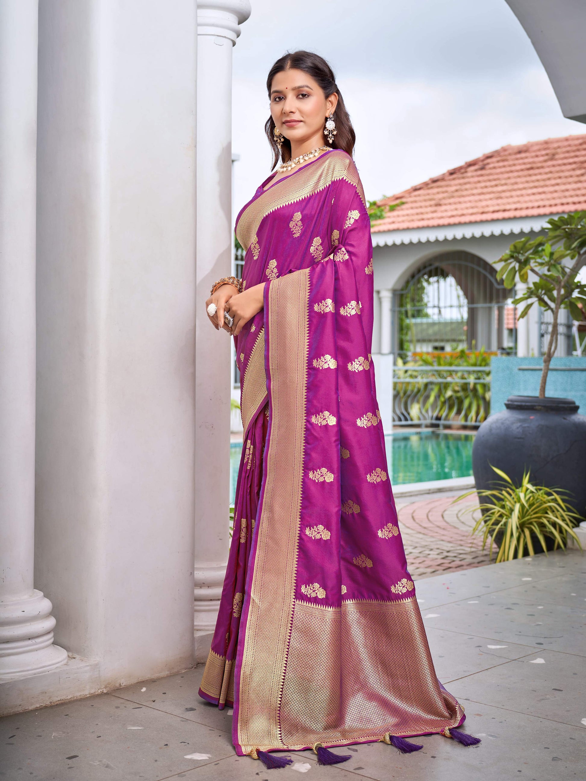 MANOHARI Banarasi Silk Blend Jacquard Work Saree - Purple - Dista