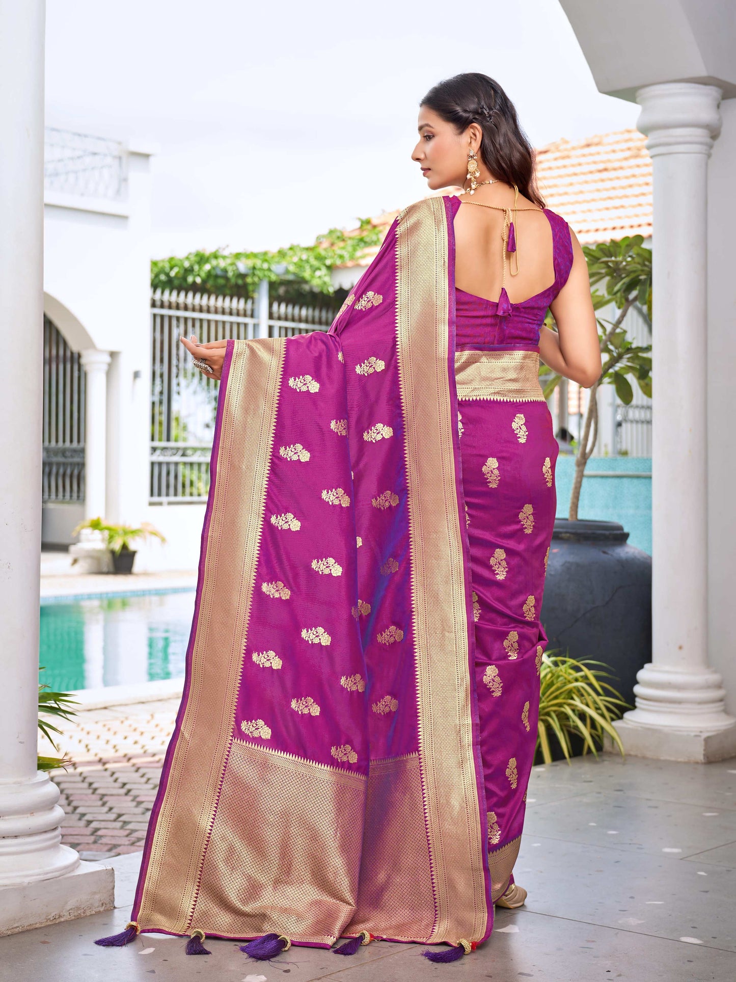 MANOHARI Banarasi Silk Blend Jacquard Work Saree - Purple - Dista