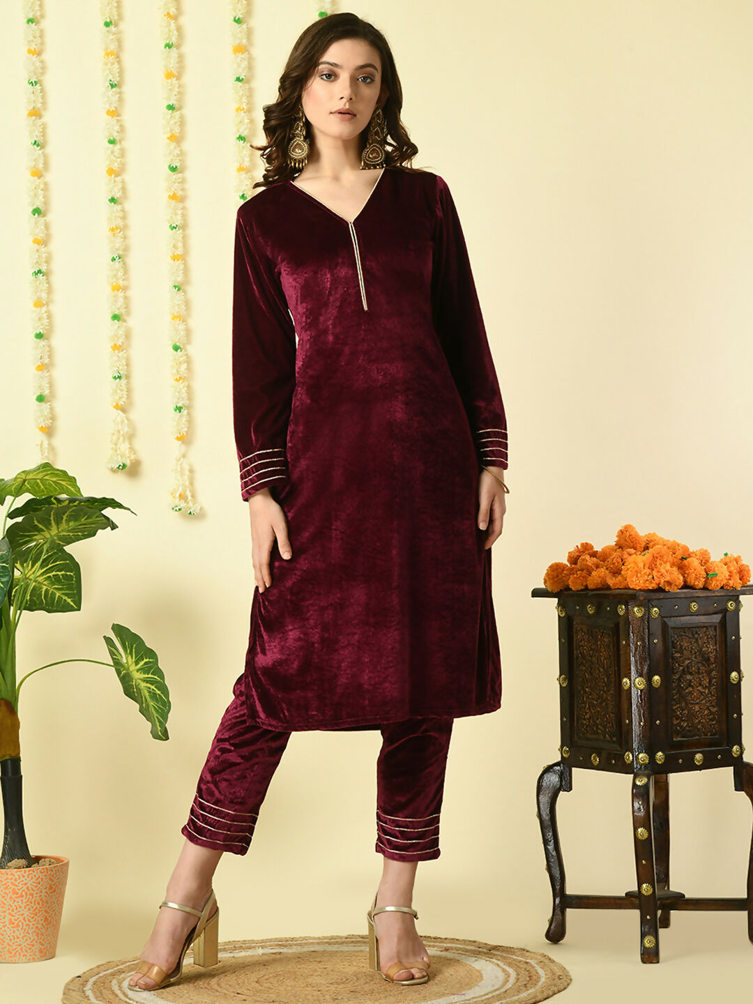 Myshka Women's Magenta Velvet Kurta With Trousers Party Sets - Distacart