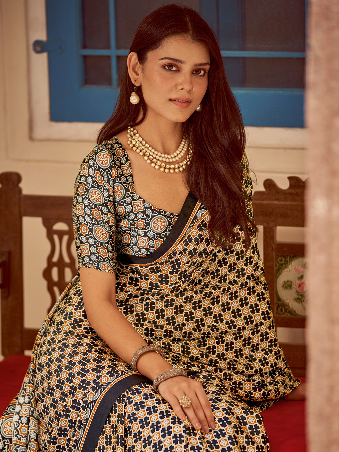 NOZ2TOZ Women's Crepe Black Printed Designer Saree With Blouse Piece - Distacart