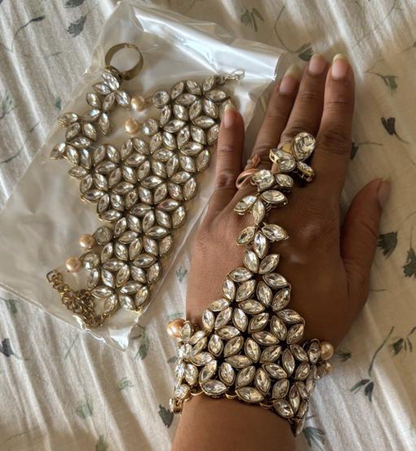 Jewel City Bridal Haath Phool Hand Jewelry - Crystal Stone Hand Harness - Traditional Indian Wedding Hand Chain - Kundan Hathphool
