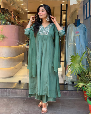 Malishka Women's Green Chinon Embroidered Straight Kurta Pant With Dupatta