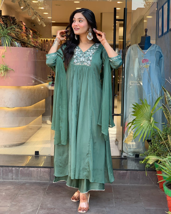 Malishka Women's Green Chinon Embroidered Straight Kurta Pant With Dupatta