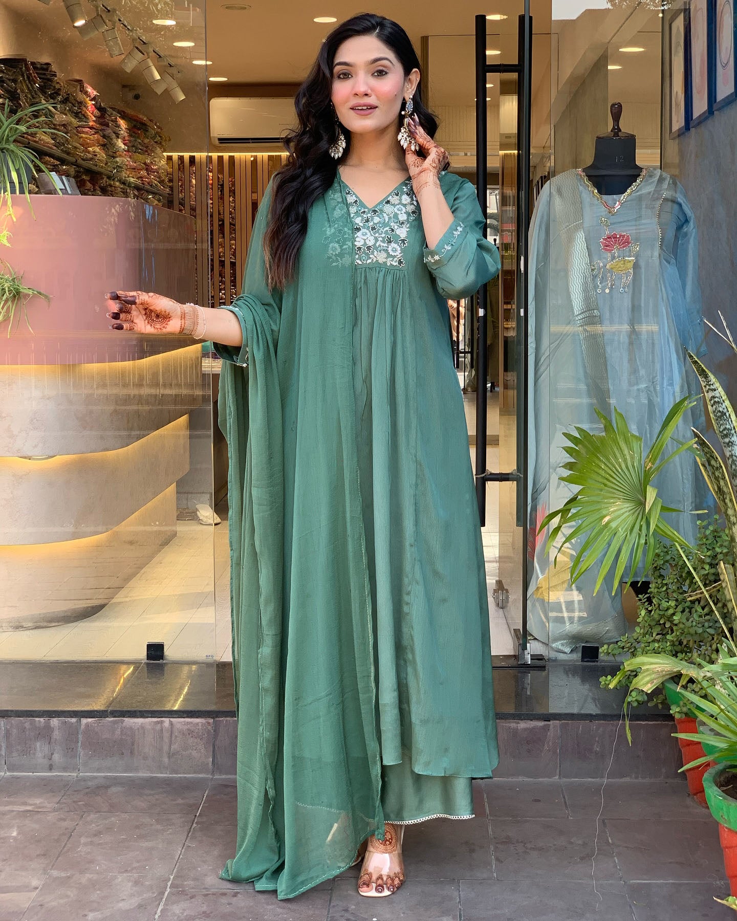 Malishka Women's Green Chinon Embroidered Straight Kurta Pant With Dupatta