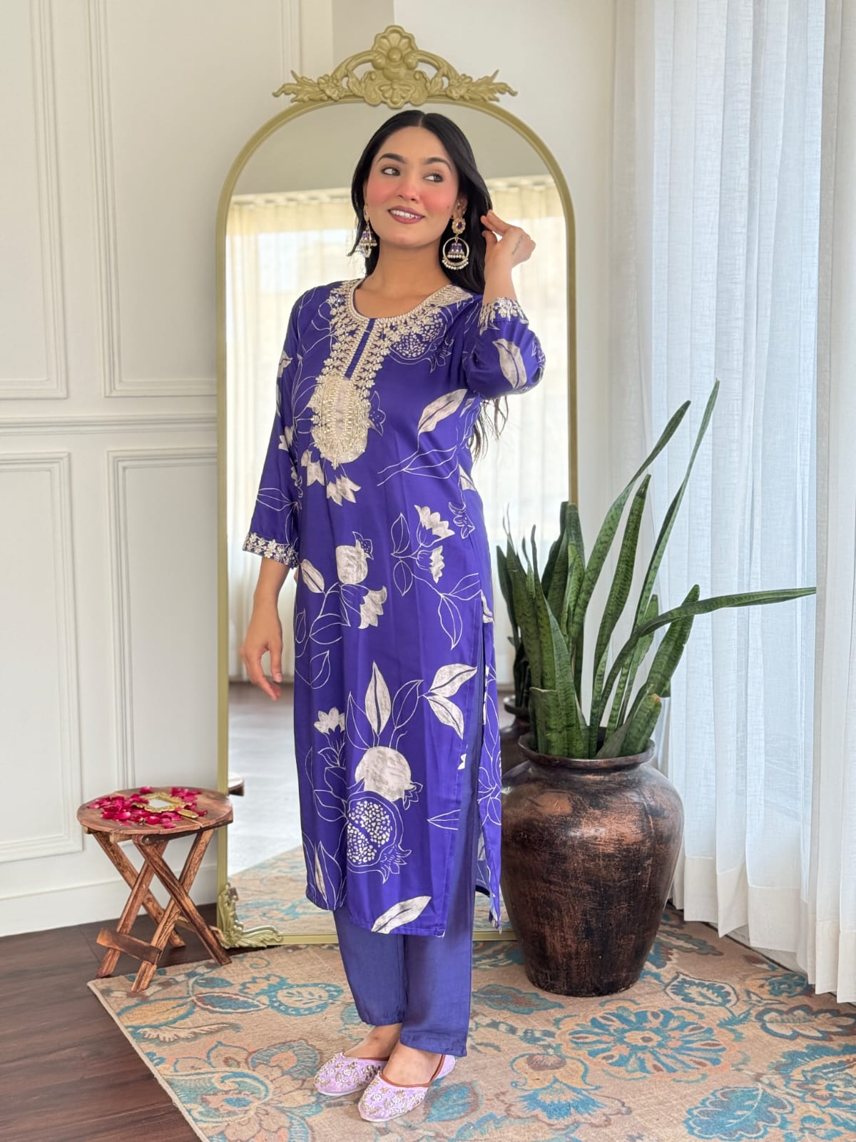 Malishka Women's Blue Muslin Embroidered Straight Kurta With Pant
