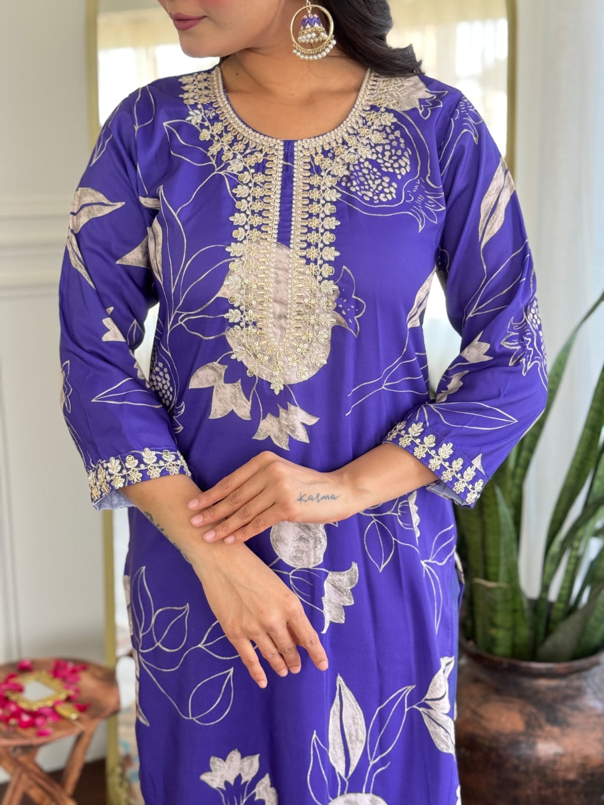 Malishka Women's Blue Muslin Embroidered Straight Kurta With Pant