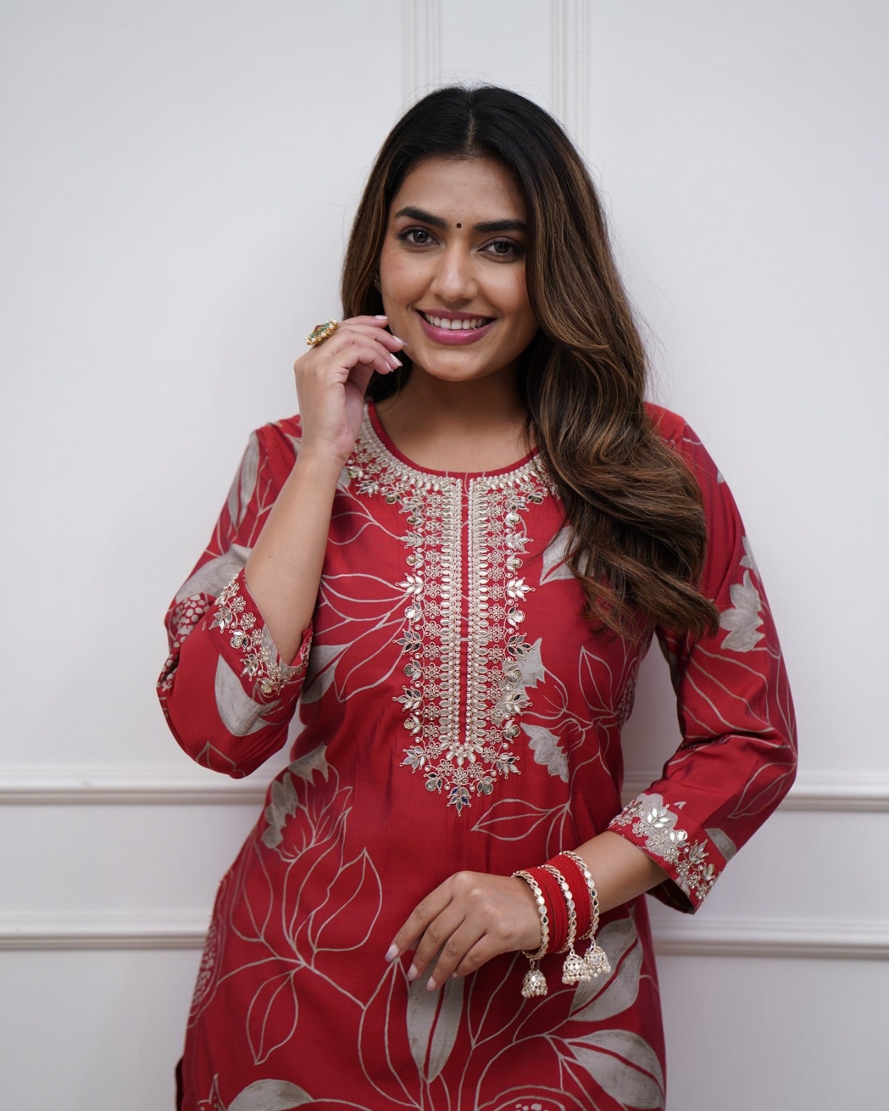 Malishka Women's Maroon Muslin Embroidered Straight Kurta With Pant