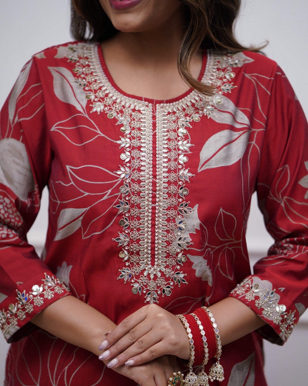 Malishka Women's Maroon Muslin Embroidered Straight Kurta With Pant