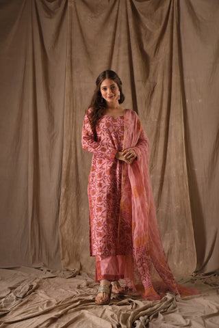 Malishka Women's Peach Roman Slub Flower Print Straight Kurta Pant With Dupatta - Distacart
