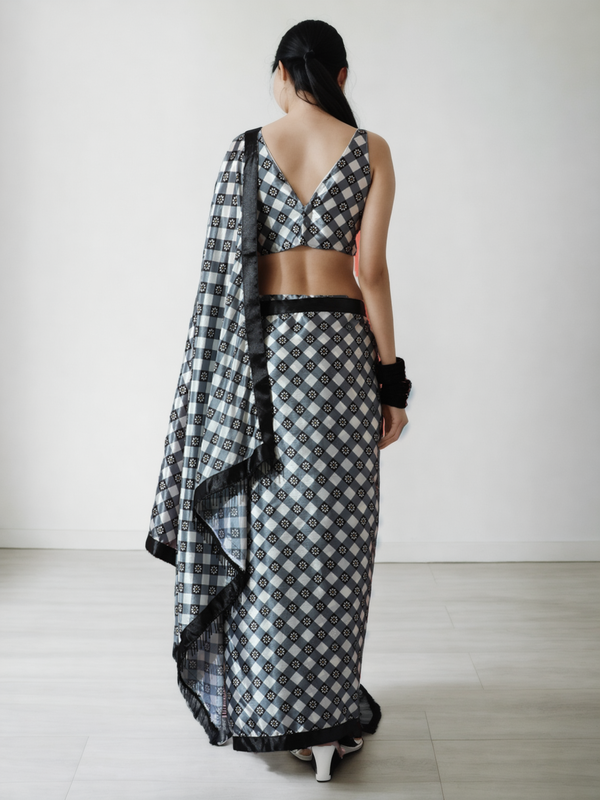 Avantini Chinon Digital Print Ready To Wear Saree With Blouse Piece - Grey