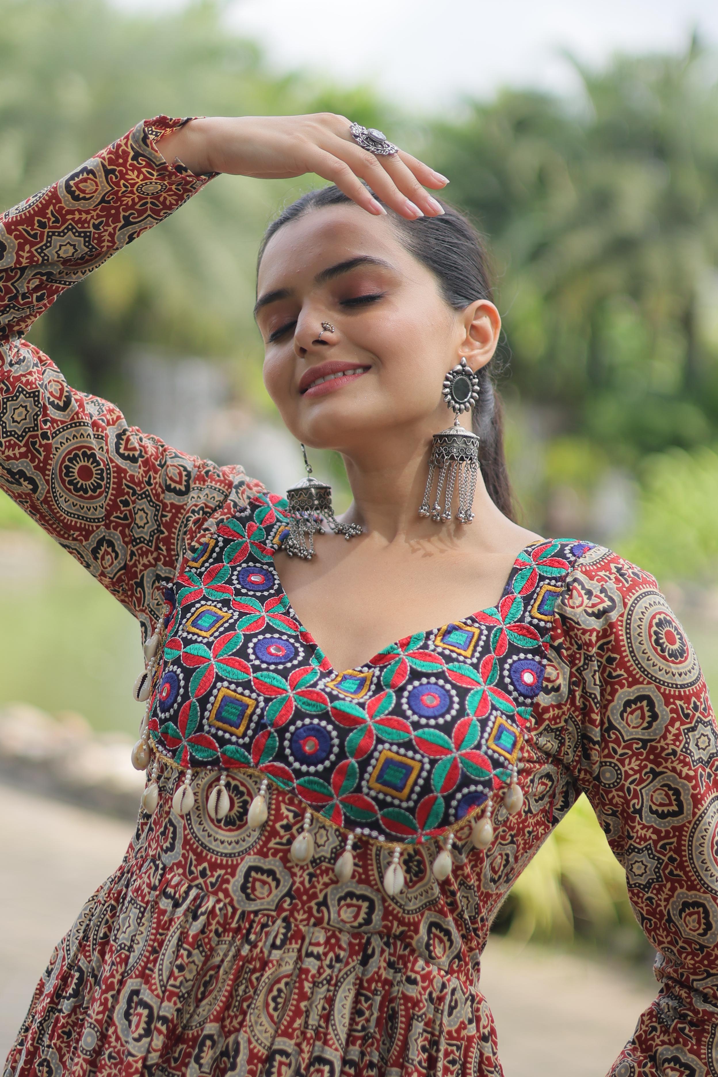 Lorenvalley Maroon Printed Cotton With Kutchi Gamthi Work And Kodi Lace Kurti - Distacart