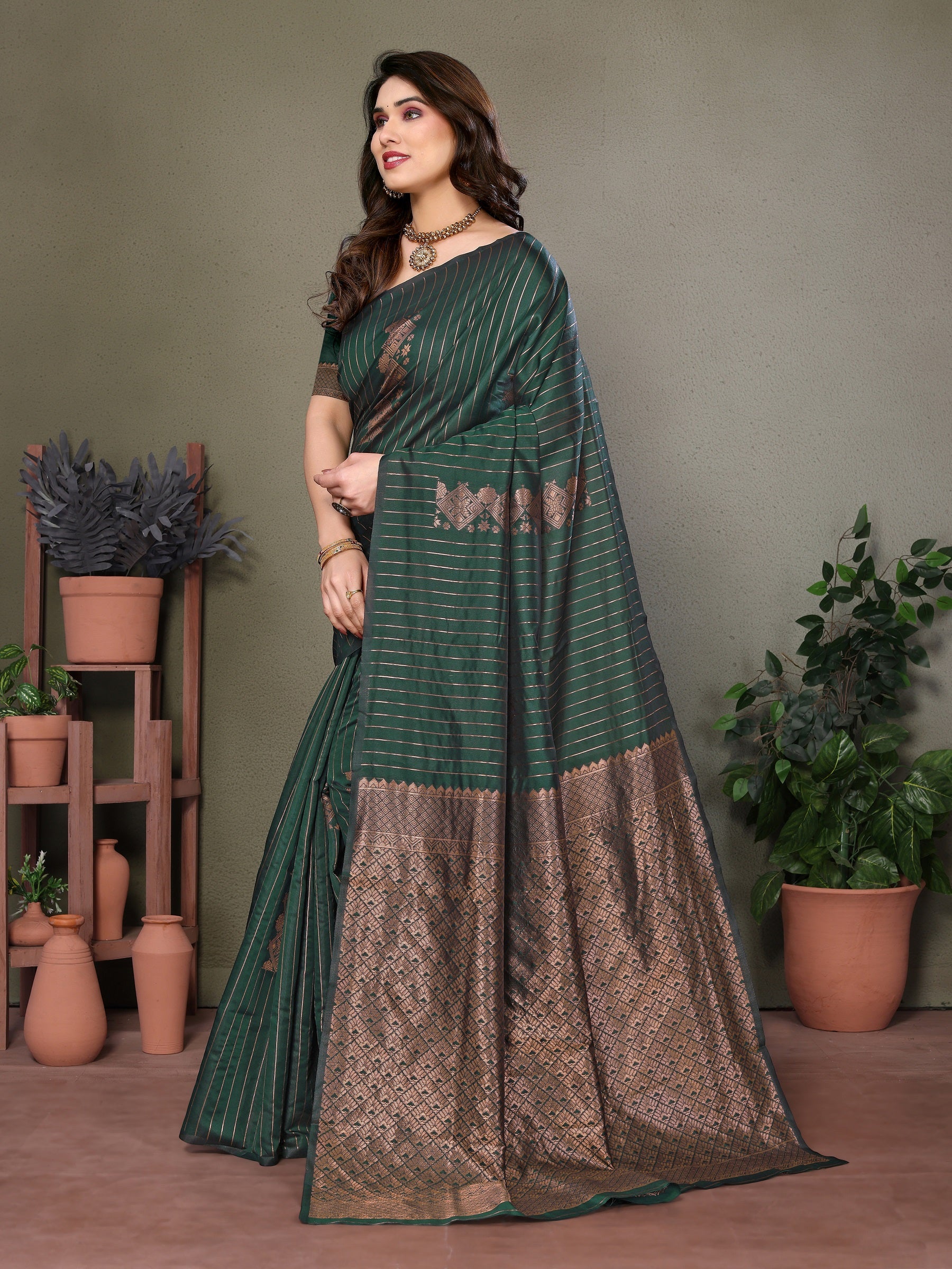 Vedant Vastram Litchi Silk Banarasi Silk Saree - Bottle Green - Distacart