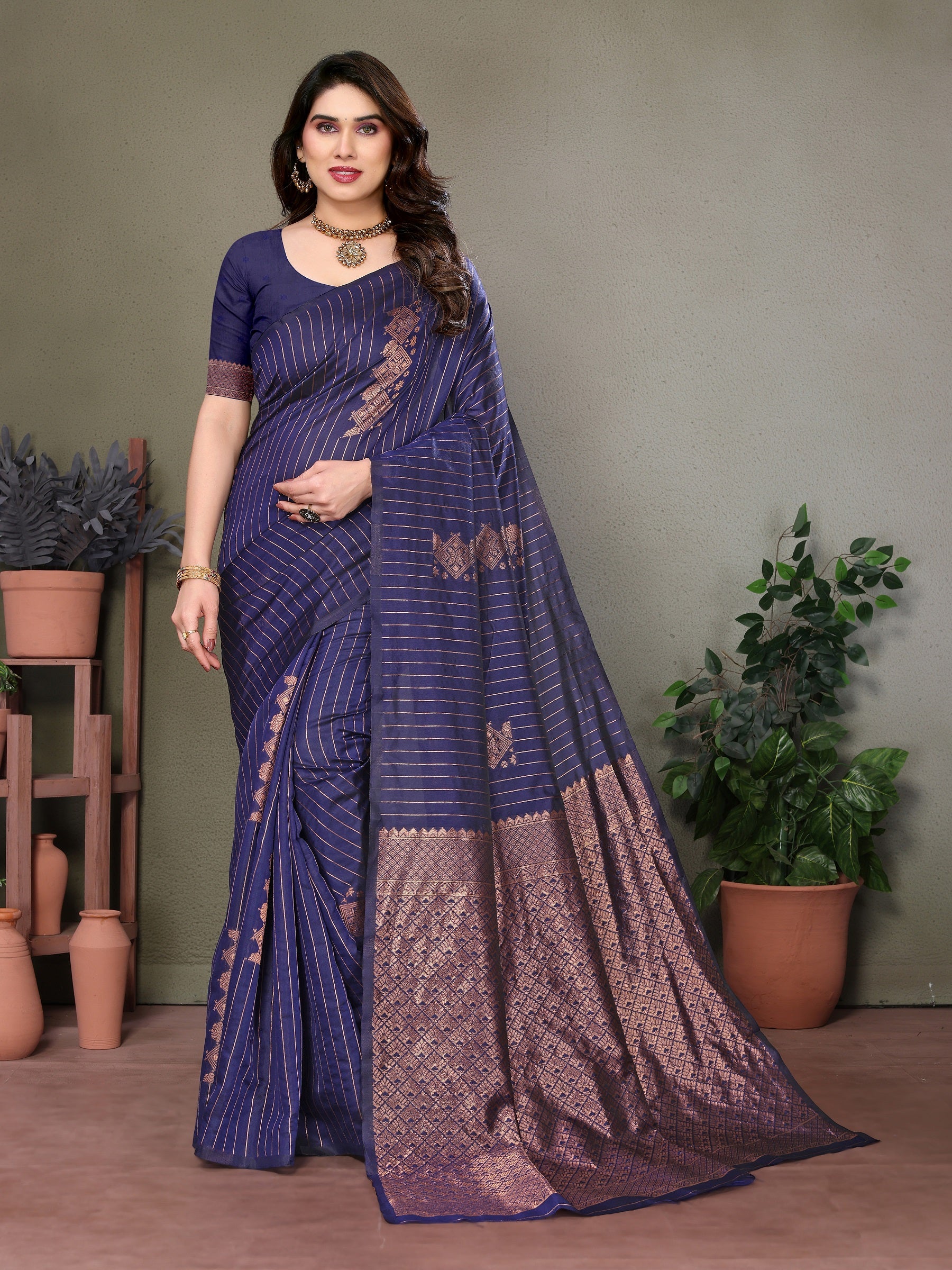 Vedant Vastram Litchi Silk Banarasi Silk Saree - Navy - Distacart