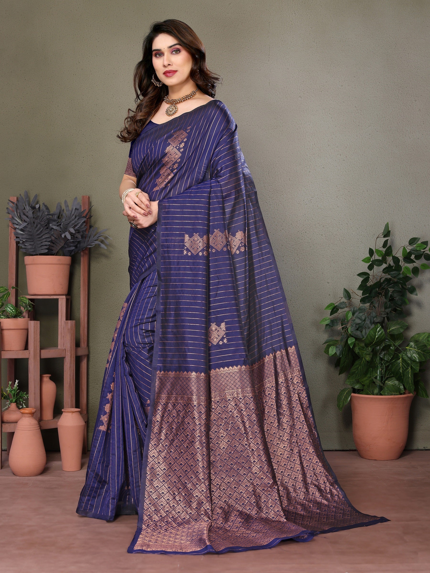 Vedant Vastram Litchi Silk Banarasi Silk Saree - Navy - Distacart