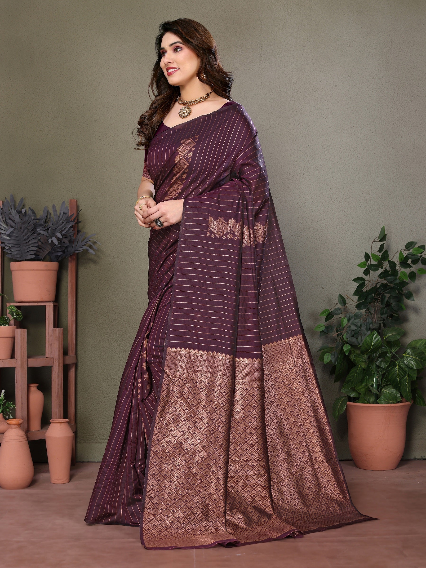 Vedant Vastram Litchi Silk Banarasi Silk Saree - Wine - Distacart