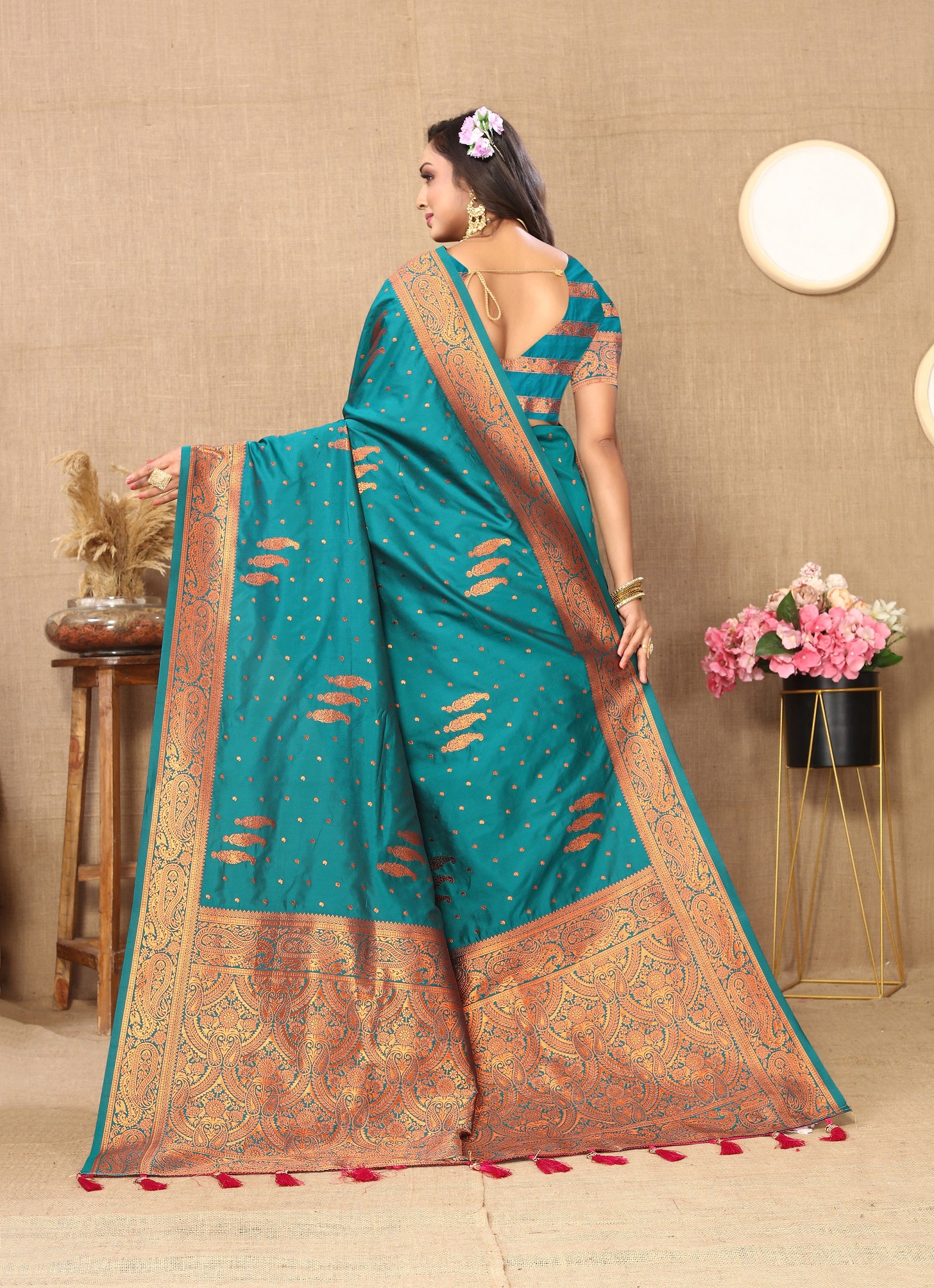 Vedant Vastram See Green Color Banarasi Silk Saree - See Green - Distacart