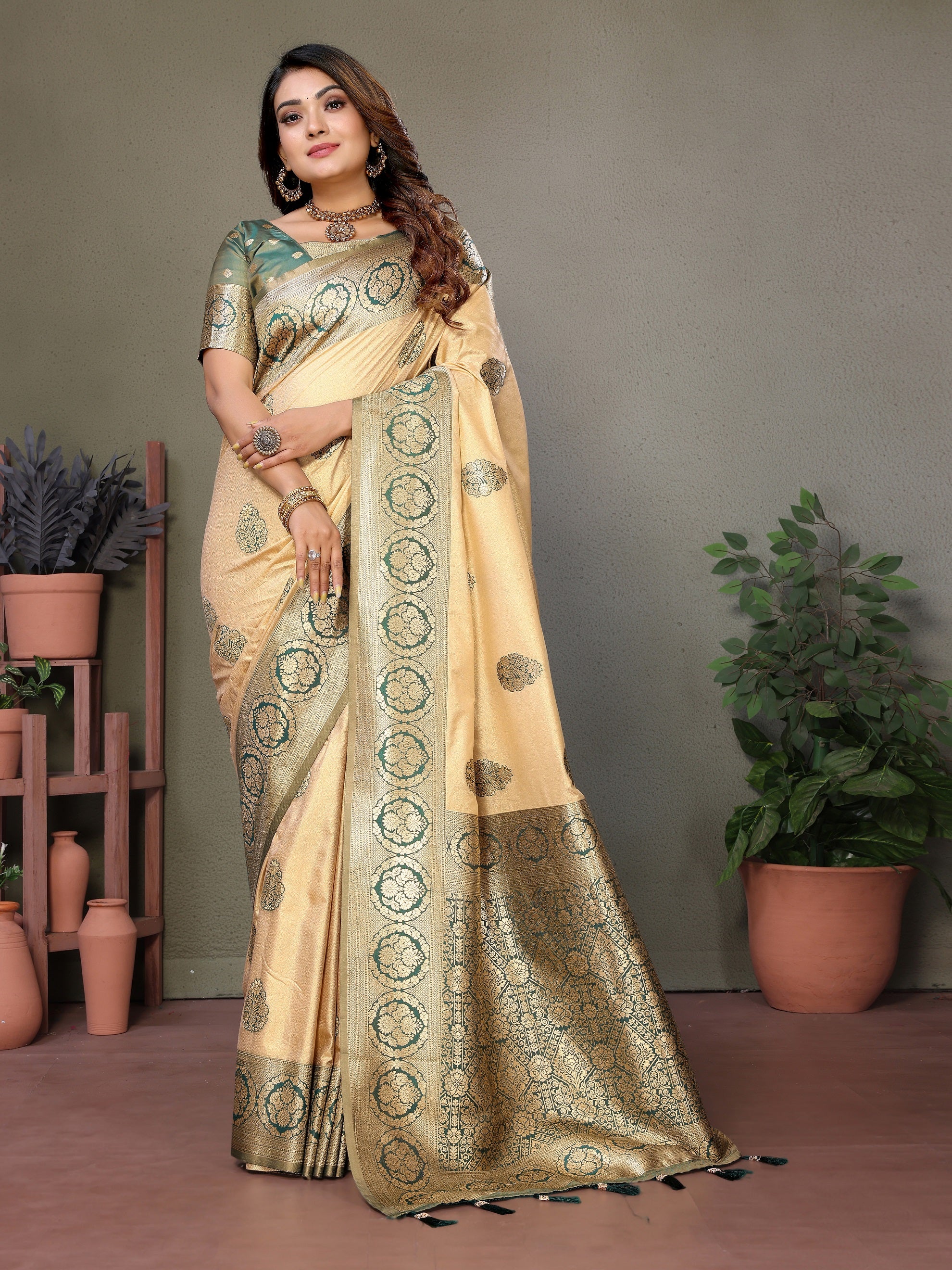 Vedant Vastram Viscose Silk Kanjeevaram Silk Saree - Green - Distacart
