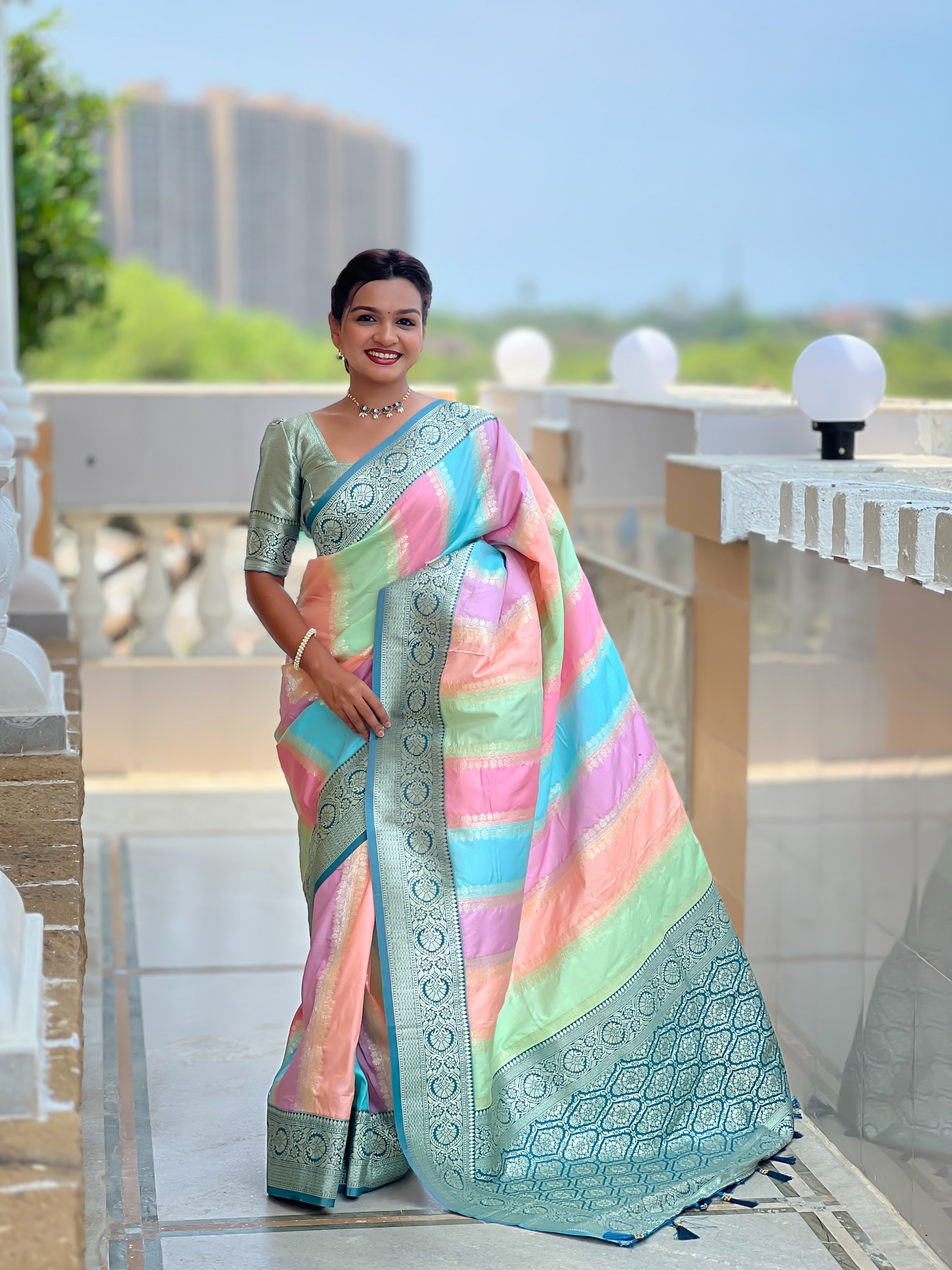 Vedant Vastram Soft Litchi Silk Fancy Jacquard Bollywood Saree - Morpich - Dista