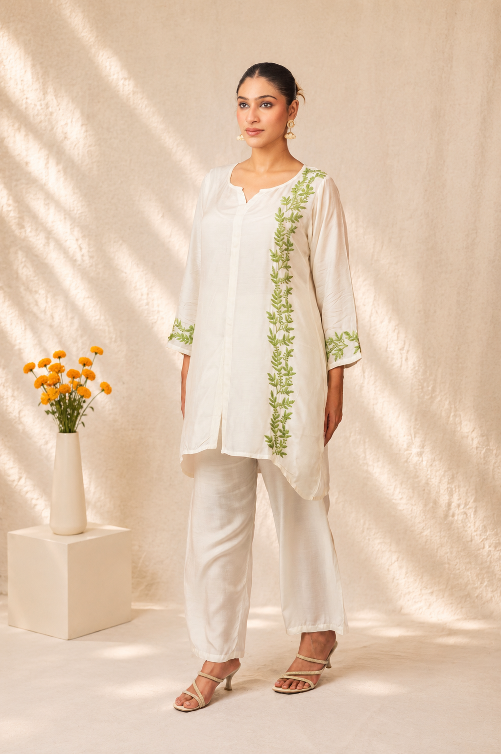 Gharana India Natural Muslin Green Leaf Pattern Short Kurta Set - Dista
