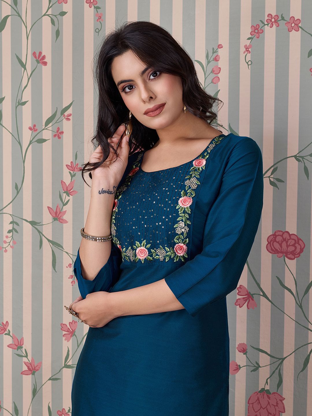 Ode by House of Pataudi Women Round Neck Three-Quarter Sleeves Embroidered Straight Kurta - Distacart